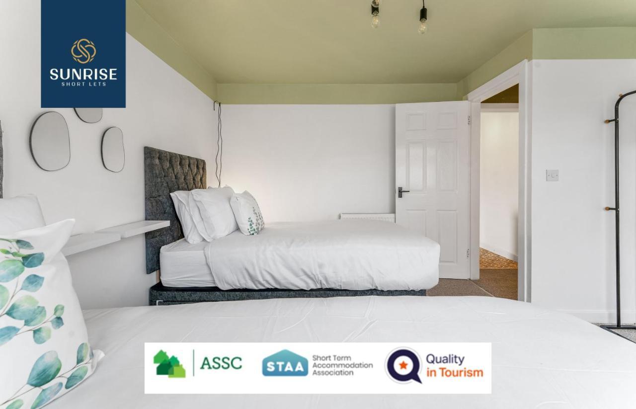 Sunrise Short Lets: Versatile 3-bed For Travelers Apartamento