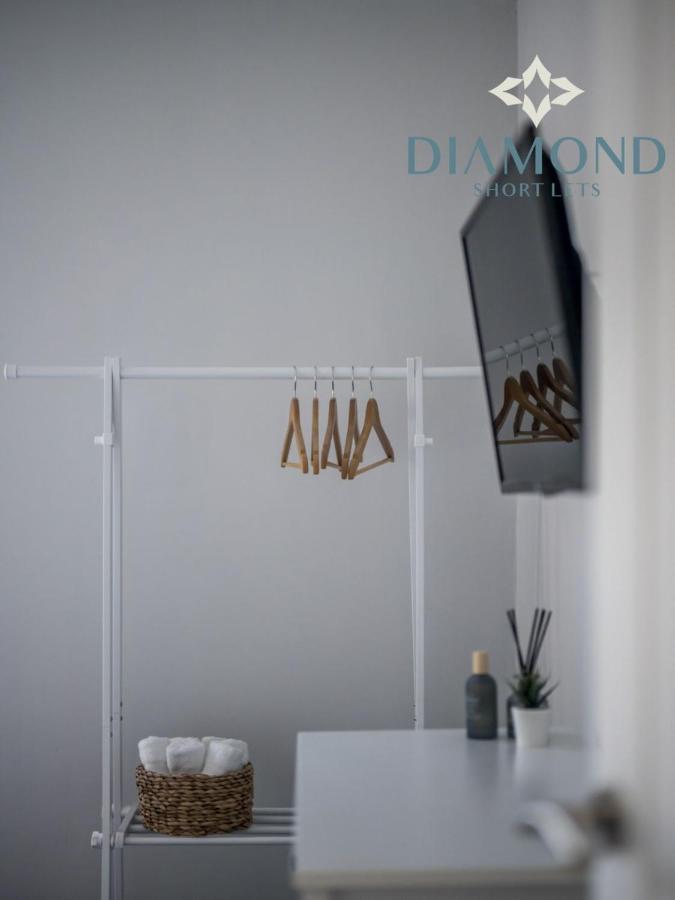 Brand New Luxury 3 Bedroom 2 Bathrooms With Patio With Secure Parking * Dundee