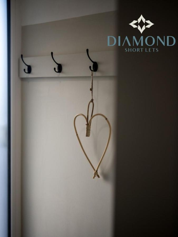 Brand New Luxury 3 Bedroom 2 Bathrooms With Patio With Secure Parking * Dundee