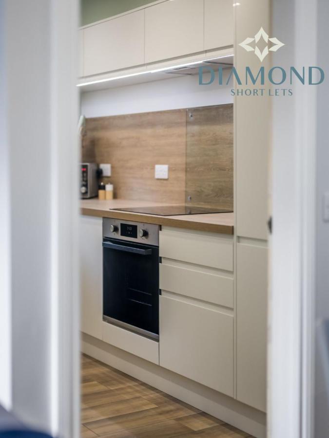 Brand New Luxury 3 Bedroom 2 Bathrooms With Patio With Secure Parking * Dundee