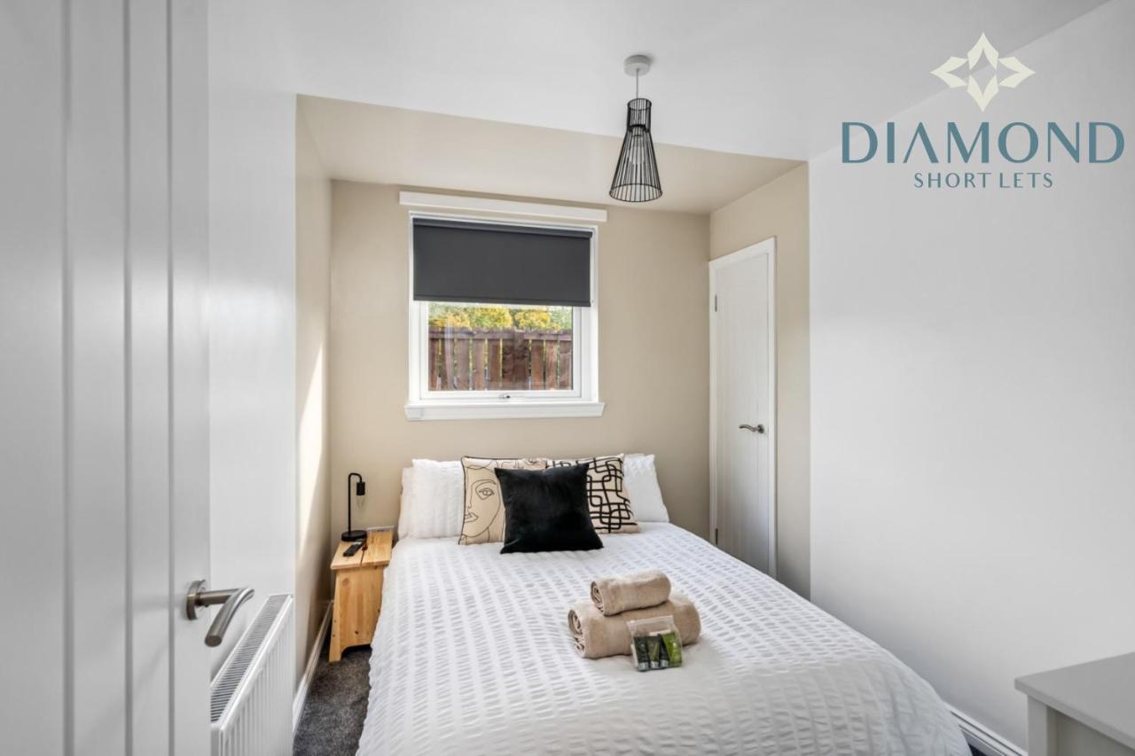 Casa de férias Brand New Luxury 3 Bedroom 2 Bathrooms With Patio With Secure Parking Dundee