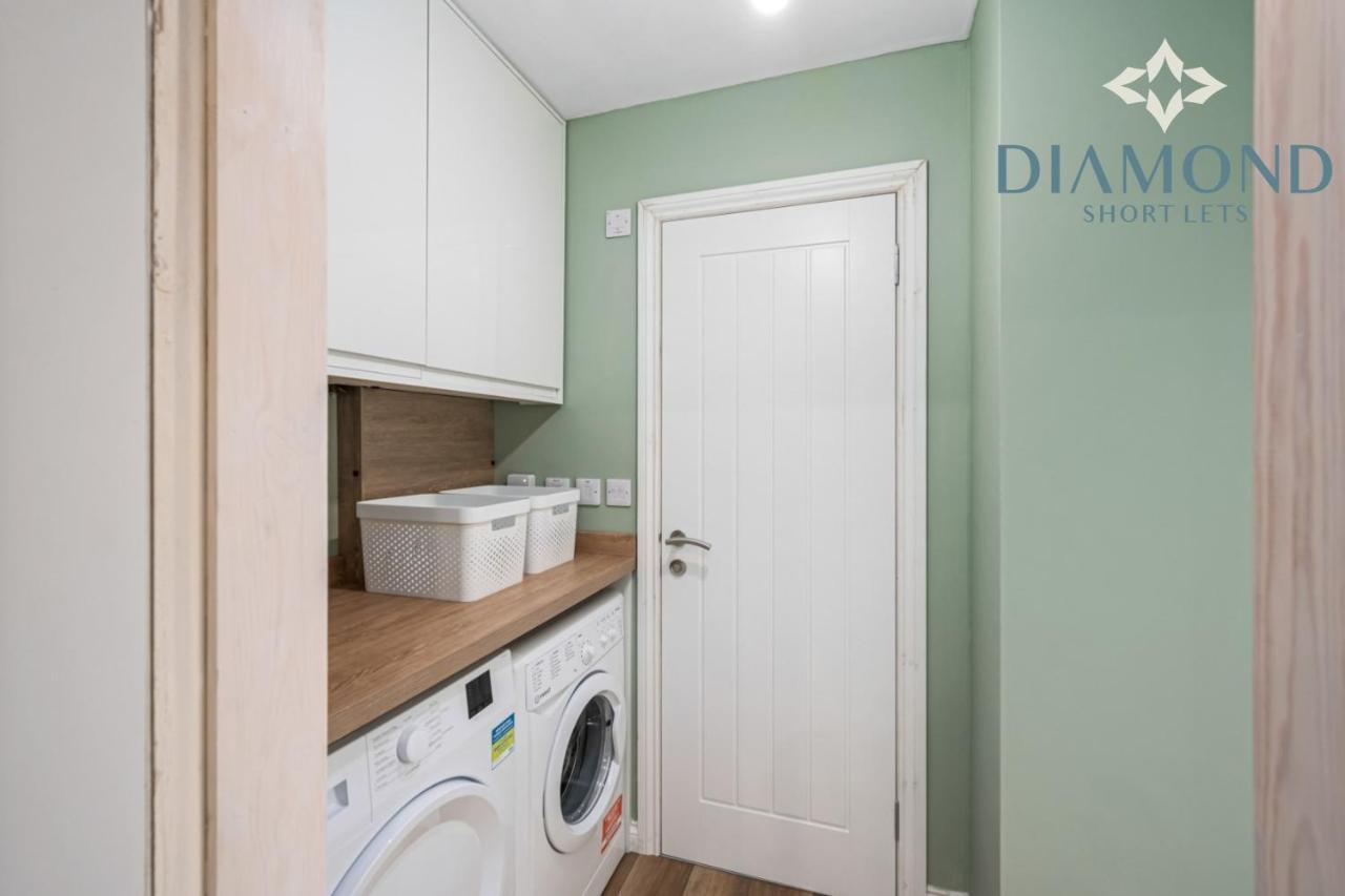Brand New Luxury 3 Bedroom 2 Bathrooms With Patio With Secure Parking