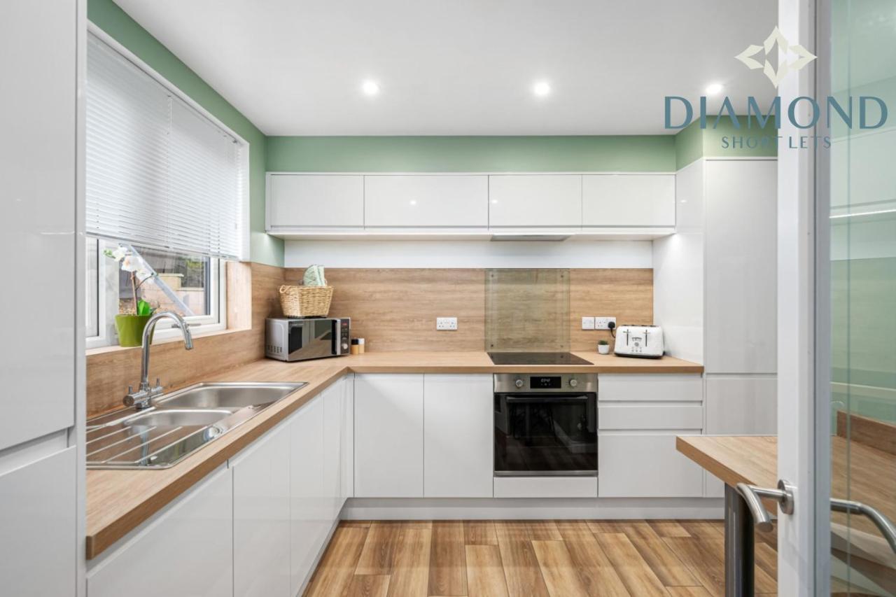Brand New Luxury 3 Bedroom 2 Bathrooms With Patio With Secure Parking * Dundee