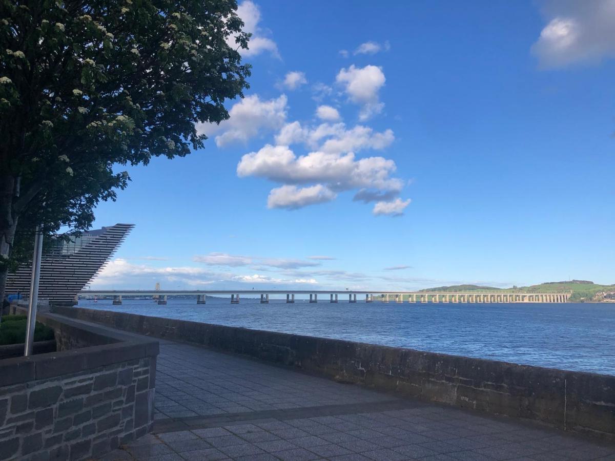 Waterfront Apartment: Location With Parking *