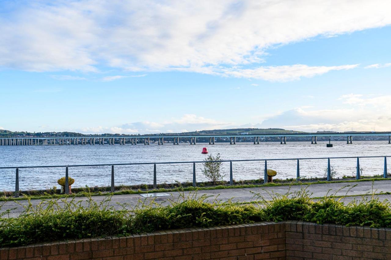 Waterfront Apartment: Location With Parking * Dundee