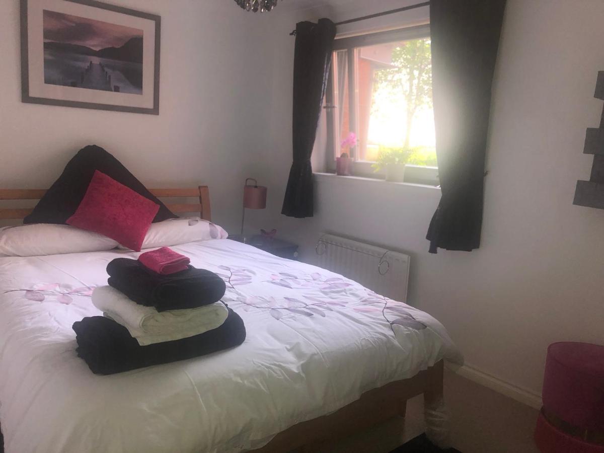 Waterfront Apartment: Location With Parking Apartamento