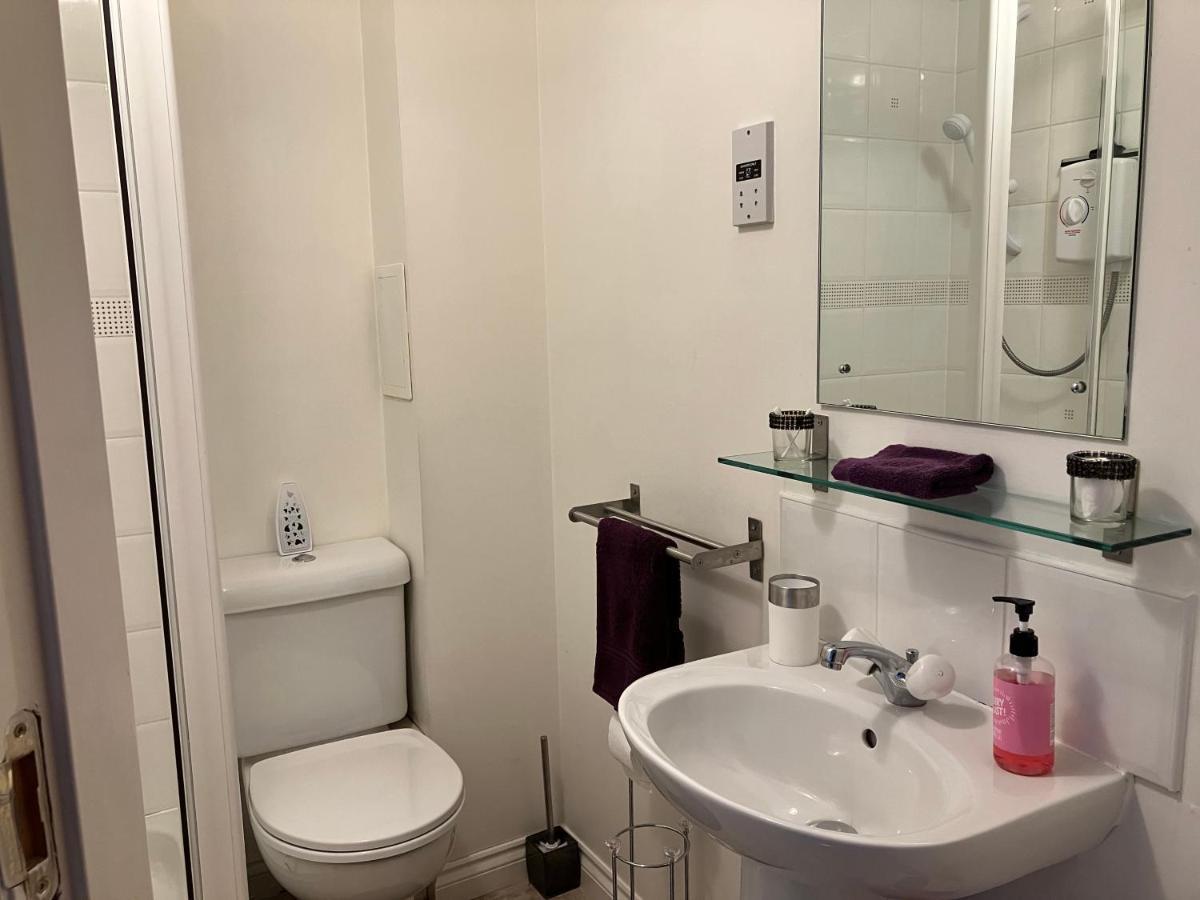 Waterfront Apartment: Location With Parking *