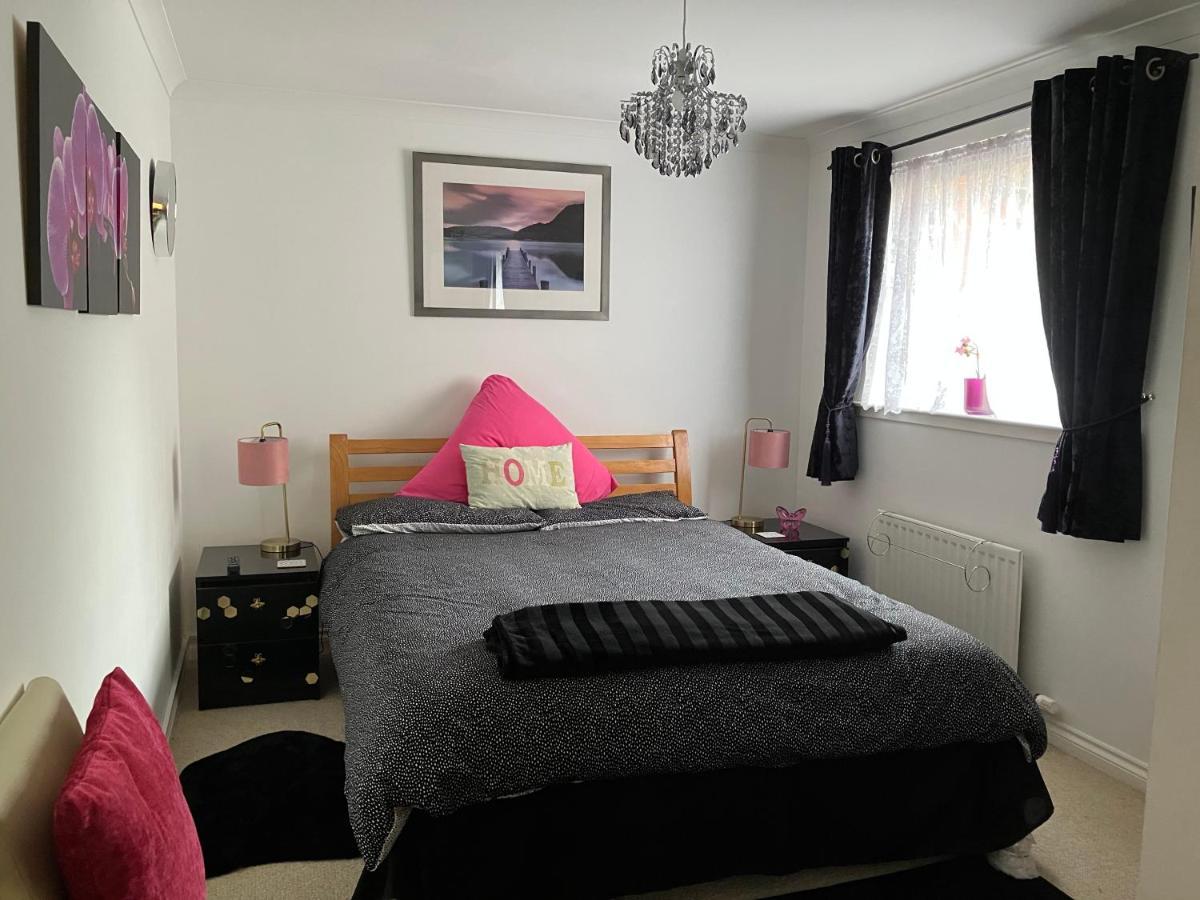 Waterfront Apartment: Location With Parking Apartamento Dundee
