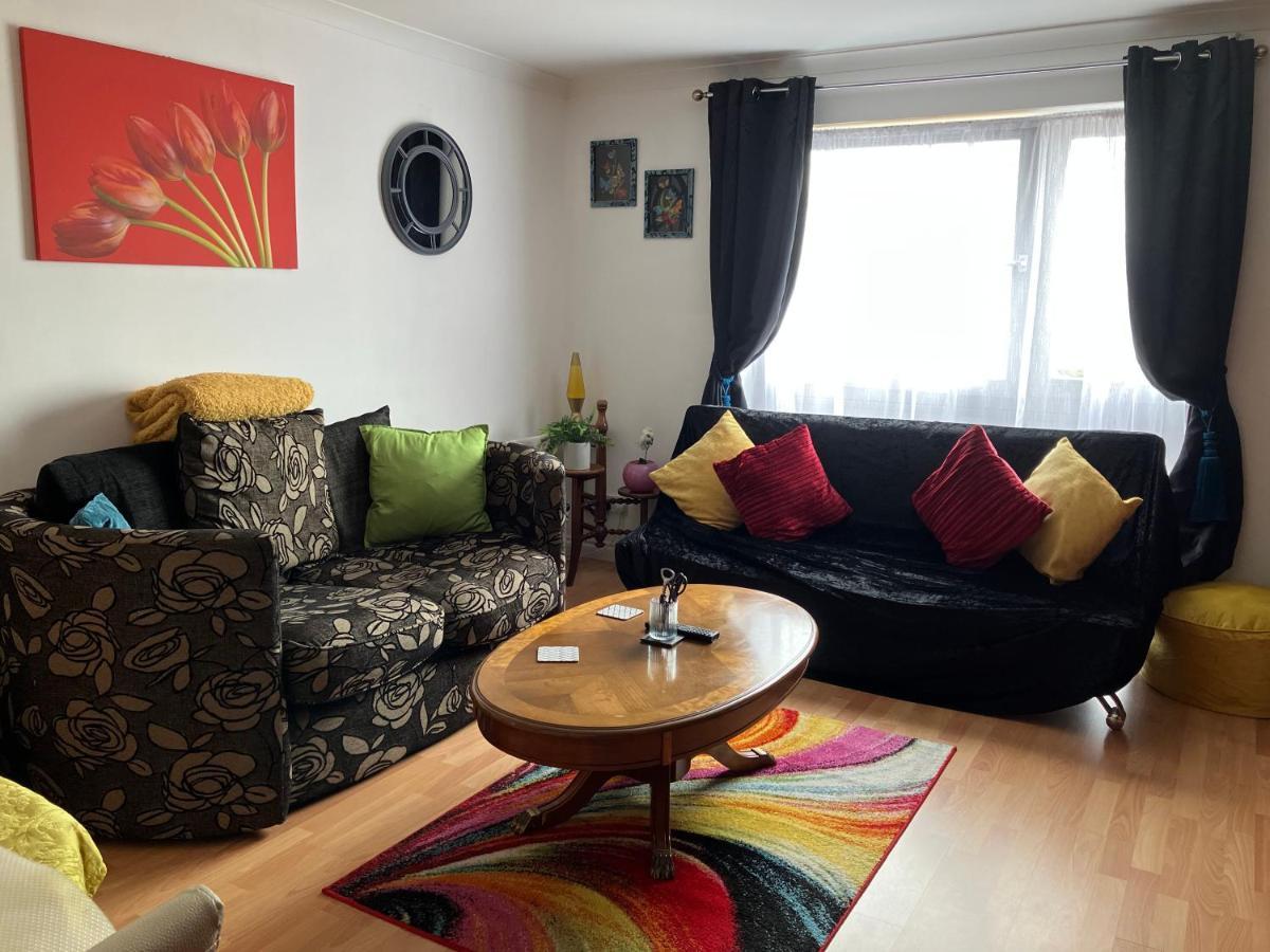 Waterfront Apartment: Location With Parking Apartamento Dundee