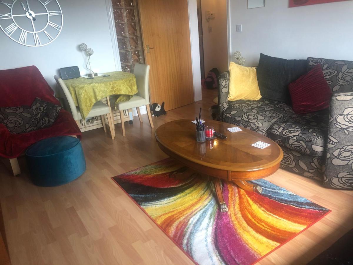 Apartment Waterfront Apartment: Location With Parking *