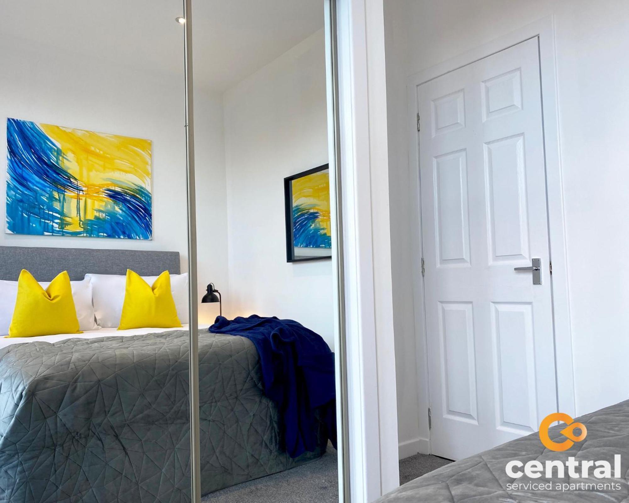 Serviced Apartments: City-center Comfort With Parking & Wi-fi Apartamento *
