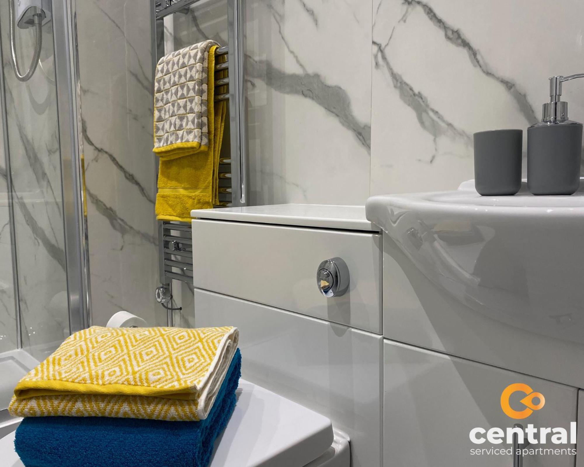Serviced Apartments: Modern, Quiet With Wi-fi & Extended Options * Dundee