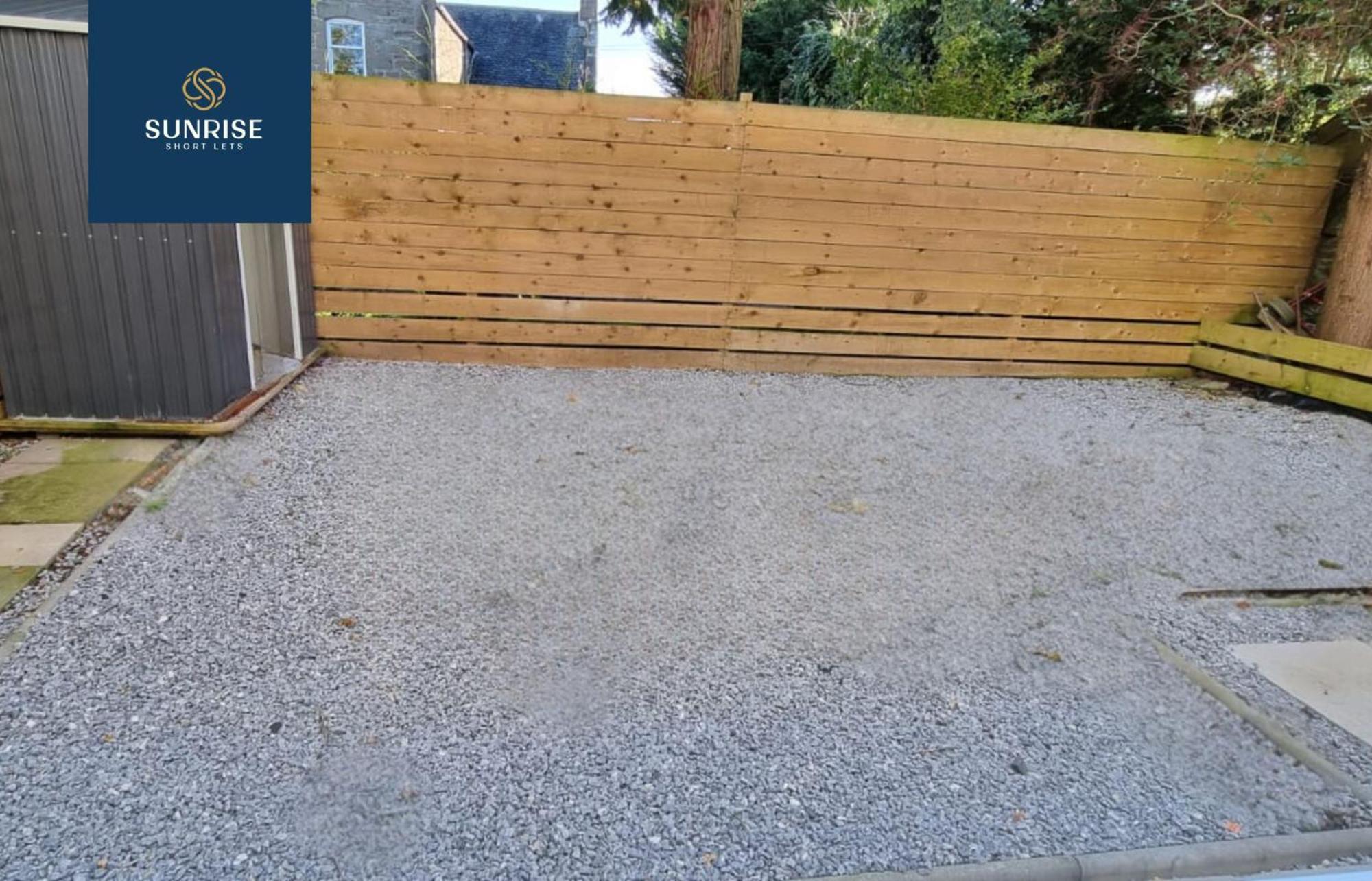 Muirton House, 4 Bed House, 4 Car Driveway, 2 Bathrooms, Smart Tvs In Every Room, Fully Equipped Kitchen, Large Dining And Living Space, Rear Garden, Free Wifi, Mid To Long Stay Rates Available And Price Match Gaurantee By Sunrise Short Lets