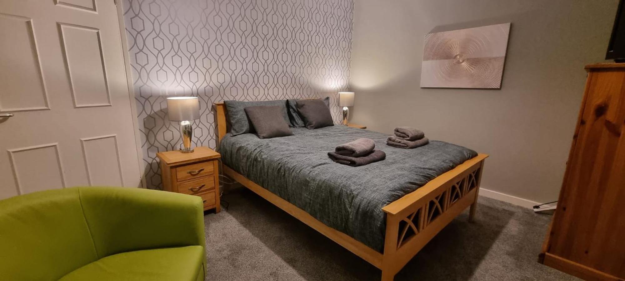 West End Comfort: Two-bedroom King * Dundee