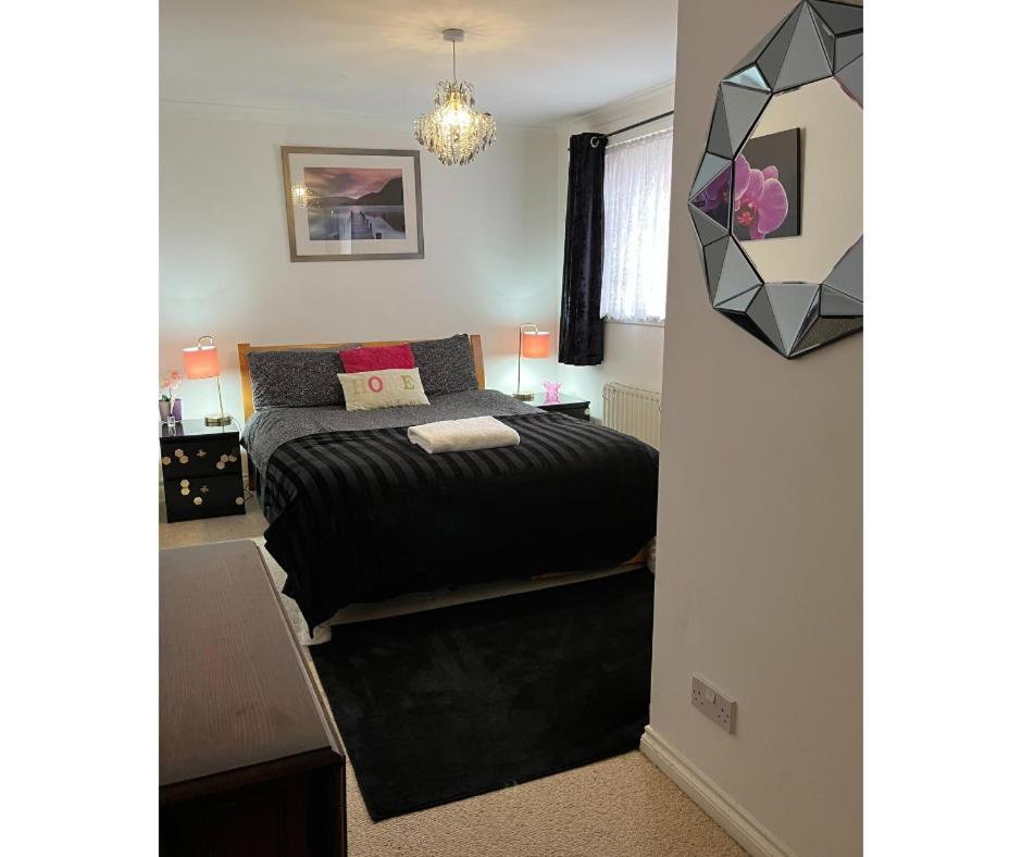 Apartment Waterfront Apartment: Location With Parking