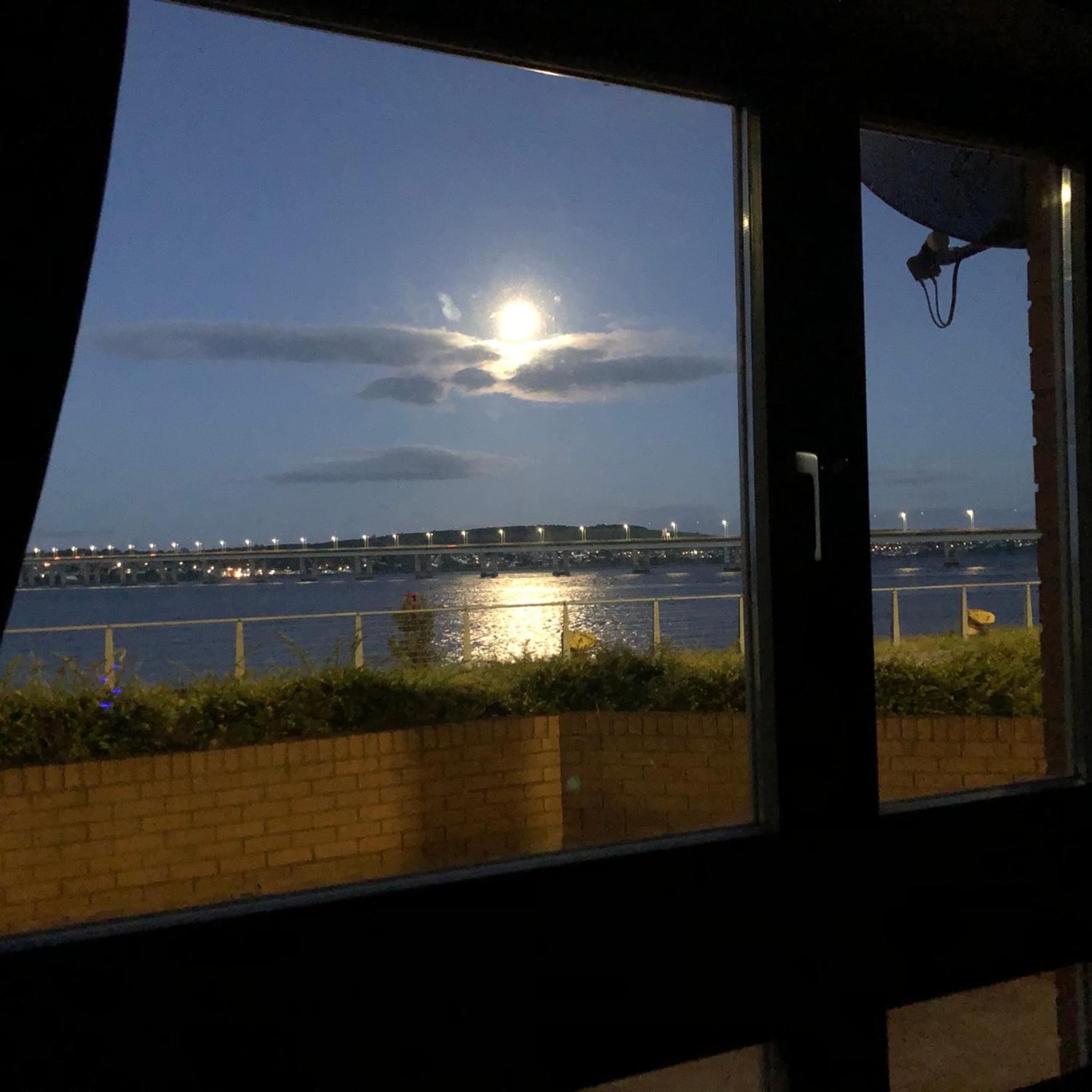 Waterfront Apartment: Location With Parking *