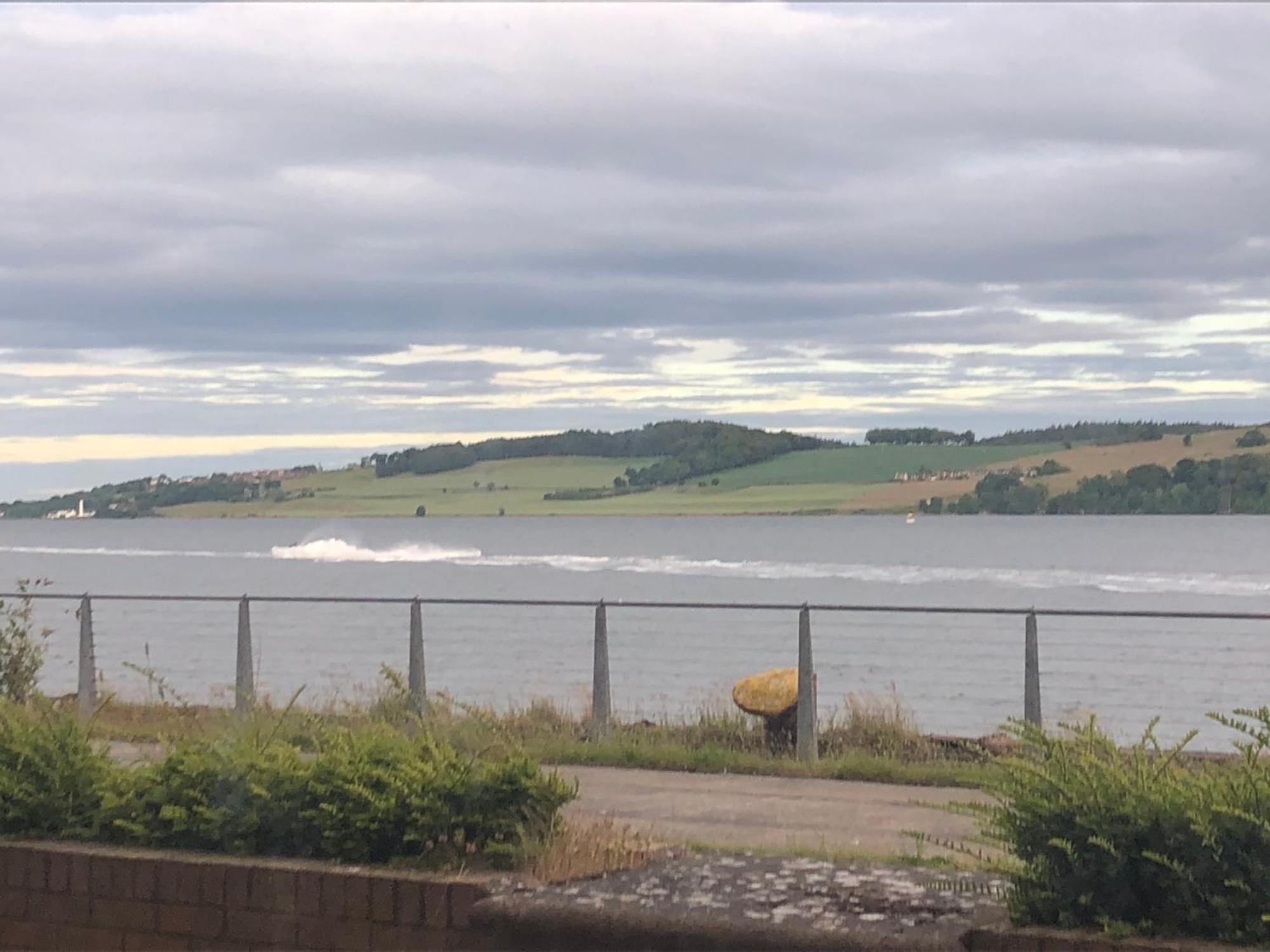 Apartment Waterfront Apartment: Location With Parking Dundee