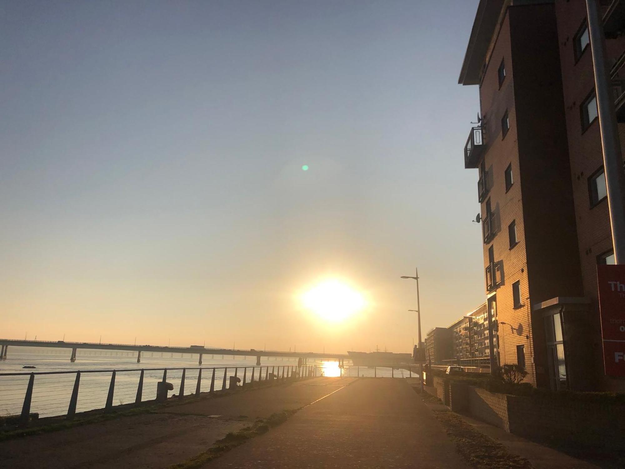 Apartamento Waterfront Apartment: Location With Parking