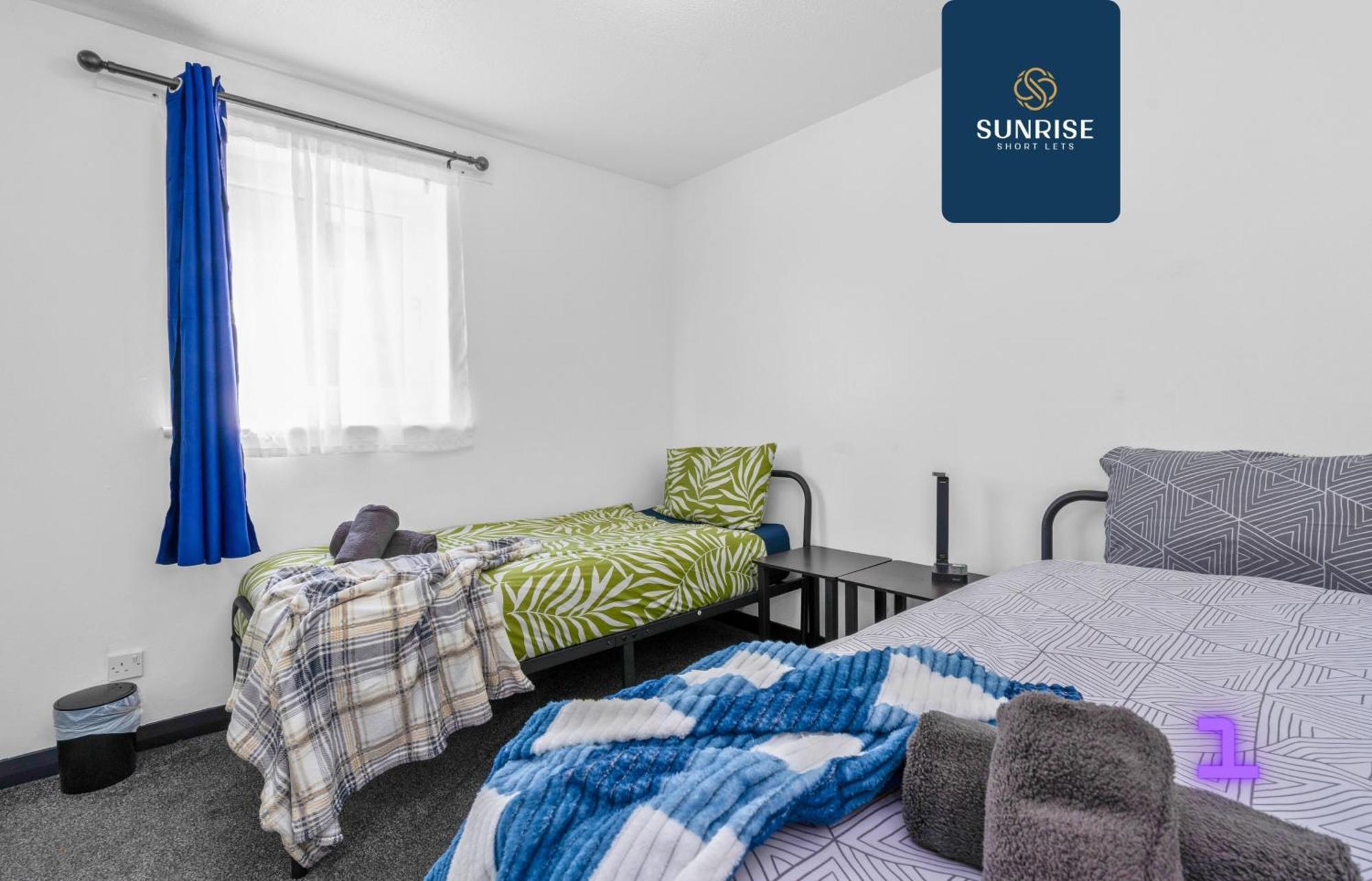 The Clippie, 3 Rooms, 4 Beds, Recently Renovated, Free Wifi, Free Street Parking, Ground Floor, Fully Equipped, Short And Long Rates, Invoice And Reduced Price Only Via Sunrise Short Lets Dundee