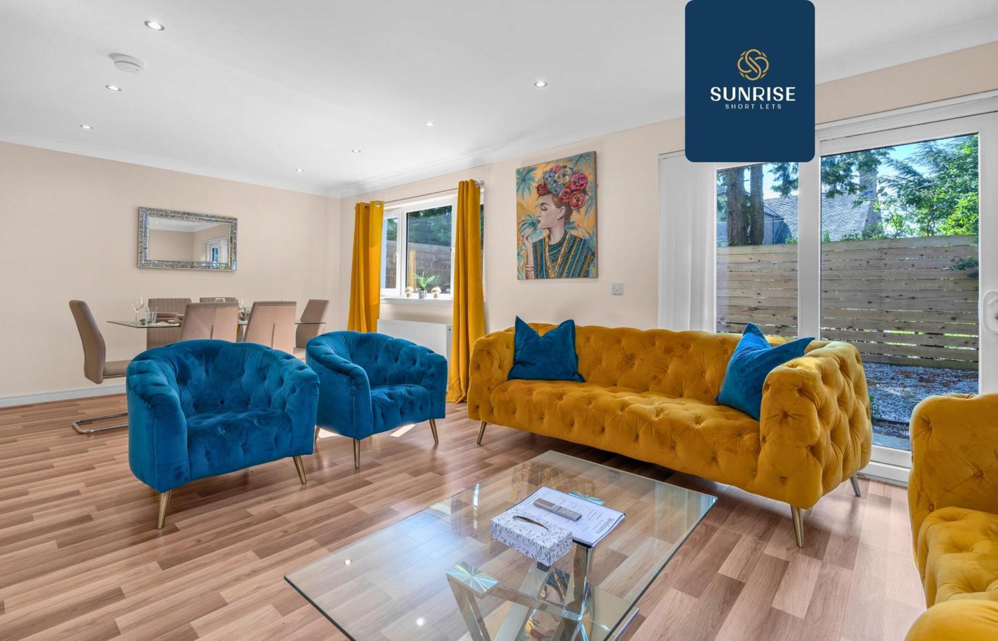 Muirton House, 4 Bed House, 4 Car Driveway, 2 Bathrooms, Smart Tvs In Every Room, Fully Equipped Kitchen, Large Dining And Living Space, Rear Garden, Free Wifi, Mid To Long Stay Rates Available And Price Match Gaurantee By Sunrise Short Lets Holiday home *