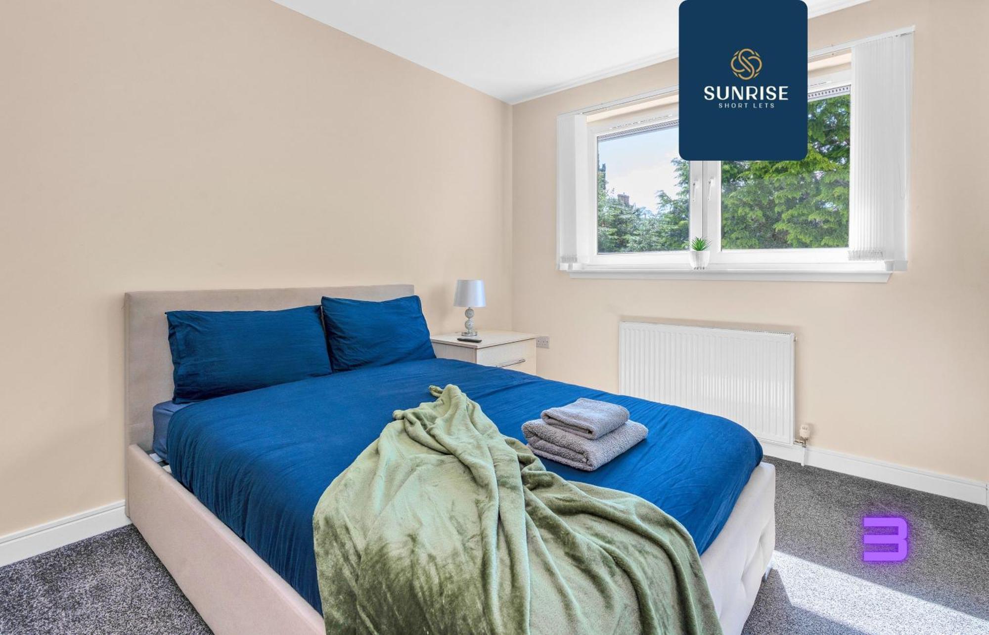 Muirton House, 4 Bed House, 4 Car Driveway, 2 Bathrooms, Smart Tvs In Every Room, Fully Equipped Kitchen, Large Dining And Living Space, Rear Garden, Free Wifi, Mid To Long Stay Rates Available And Price Match Gaurantee By Sunrise Short Lets