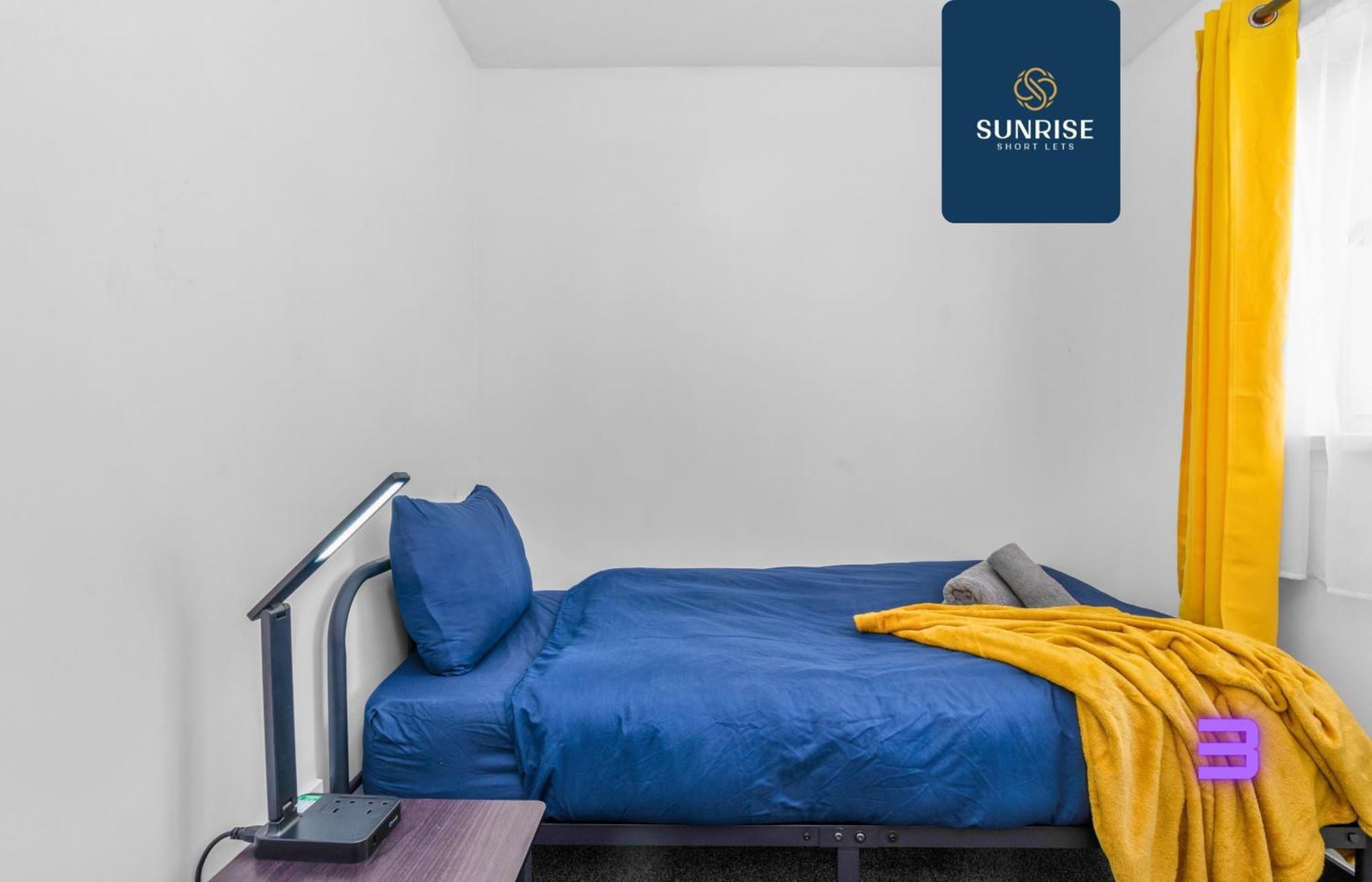 The Clippie, 3 Rooms, 4 Beds, Recently Renovated, Free Wifi, Free Street Parking, Ground Floor, Fully Equipped, Short And Long Rates, Invoice And Reduced Price Only Via Sunrise Short Lets Apartment