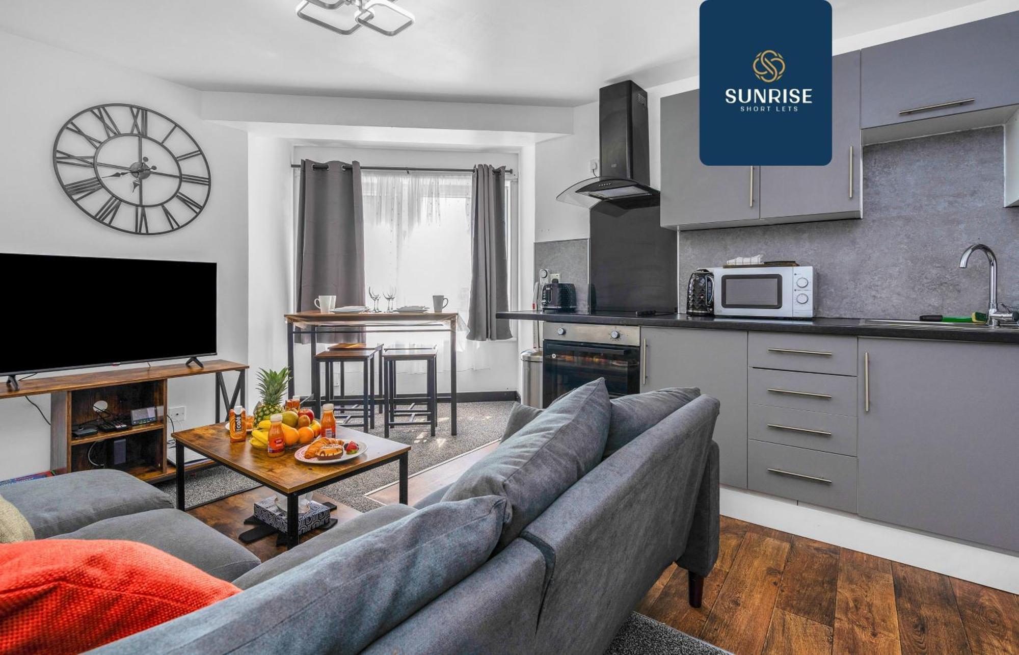 The Clippie, 3 Rooms, 4 Beds, Recently Renovated, Free Wifi, Free Street Parking, Ground Floor, Fully Equipped, Short And Long Rates, Invoice And Reduced Price Only Via Sunrise Short Lets Apartment Dundee