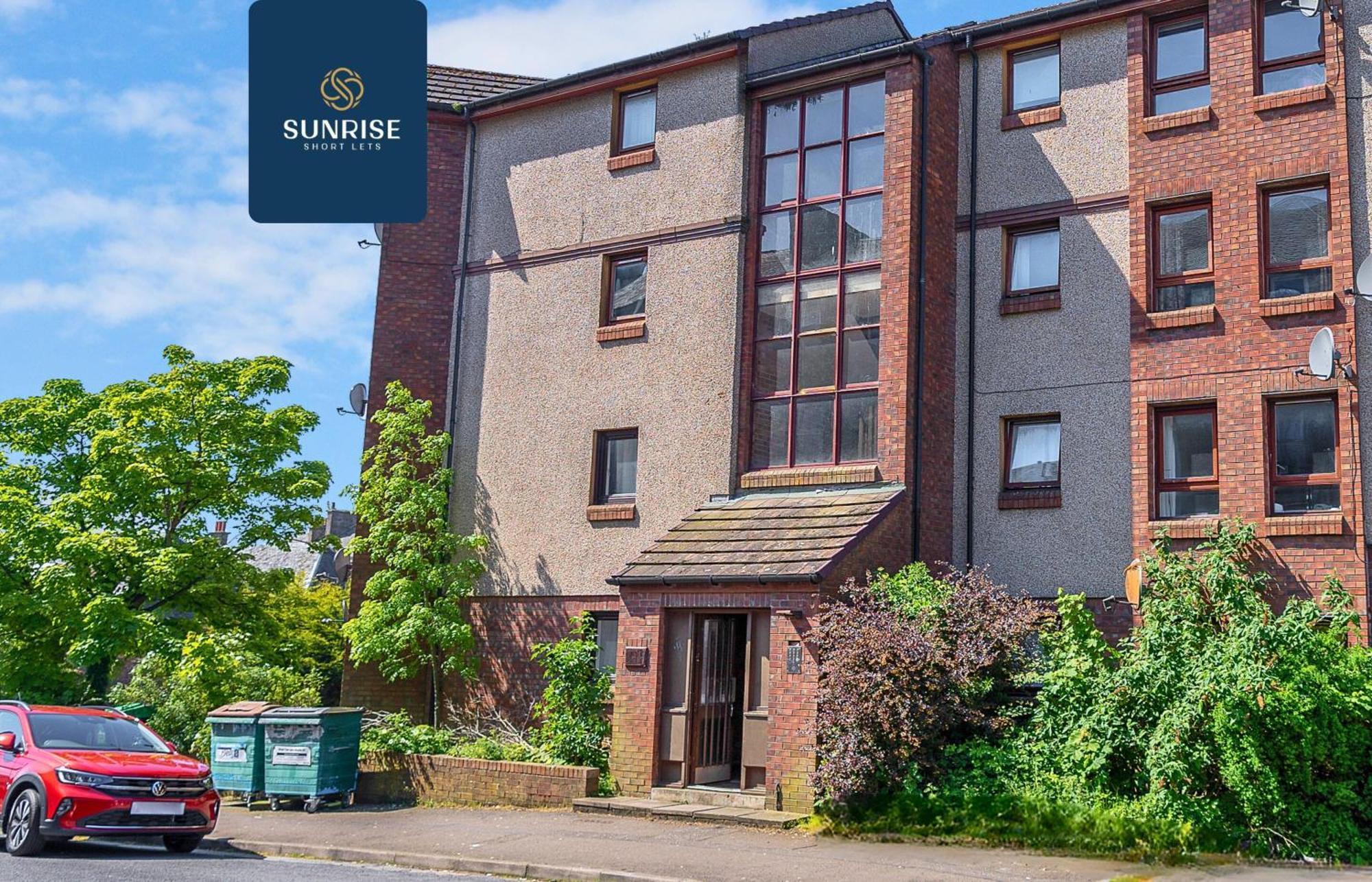 The Clippie, 3 Rooms, 4 Beds, Recently Renovated, Free Wifi, Free Street Parking, Ground Floor, Fully Equipped, Short And Long Rates, Invoice And Reduced Price Only Via Sunrise Short Lets Dundee