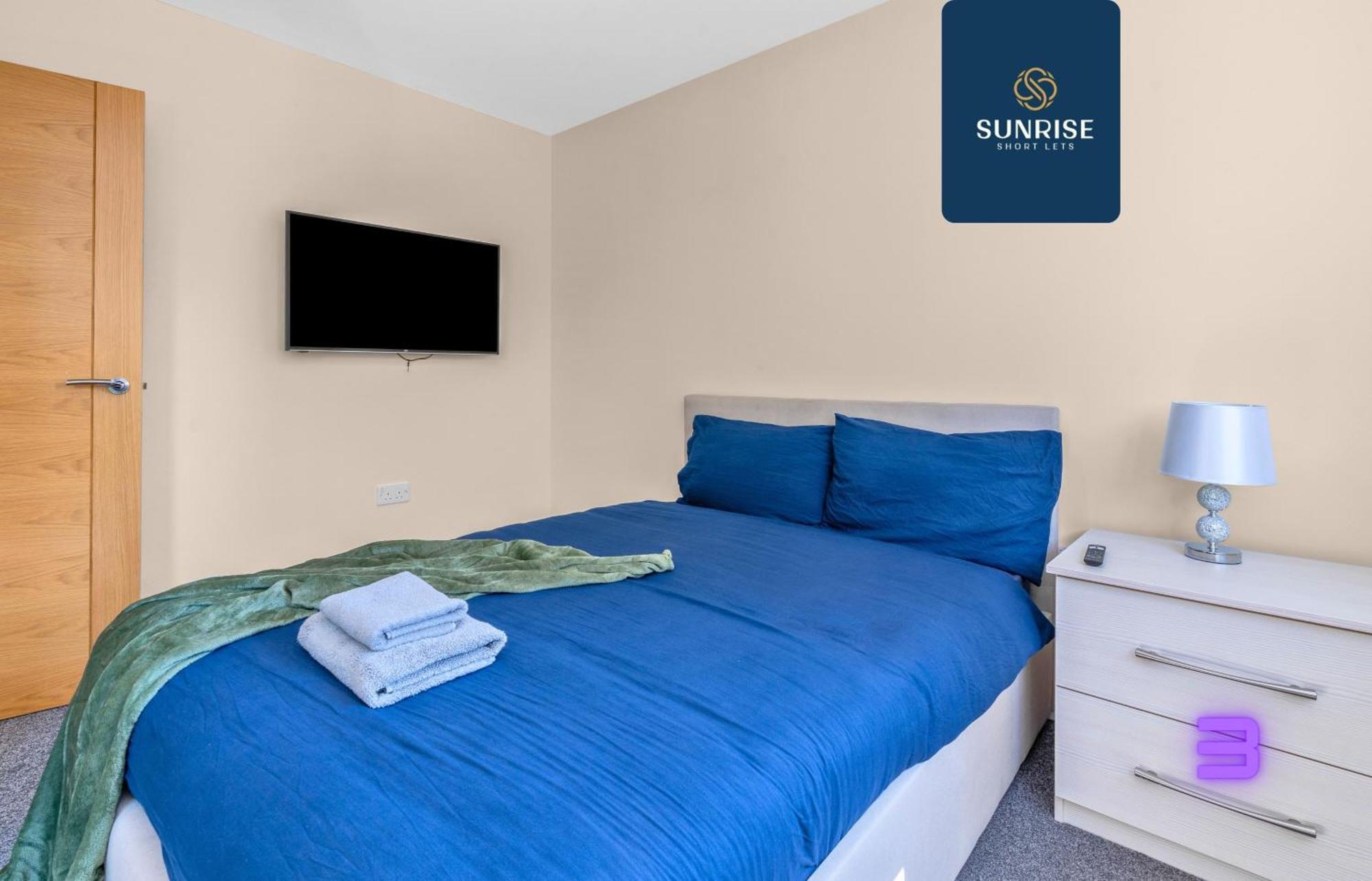 Muirton House, 4 Bed House, 4 Car Driveway, 2 Bathrooms, Smart Tvs In Every Room, Fully Equipped Kitchen, Large Dining And Living Space, Rear Garden, Free Wifi, Mid To Long Stay Rates Available And Price Match Gaurantee By Sunrise Short Lets Dundee