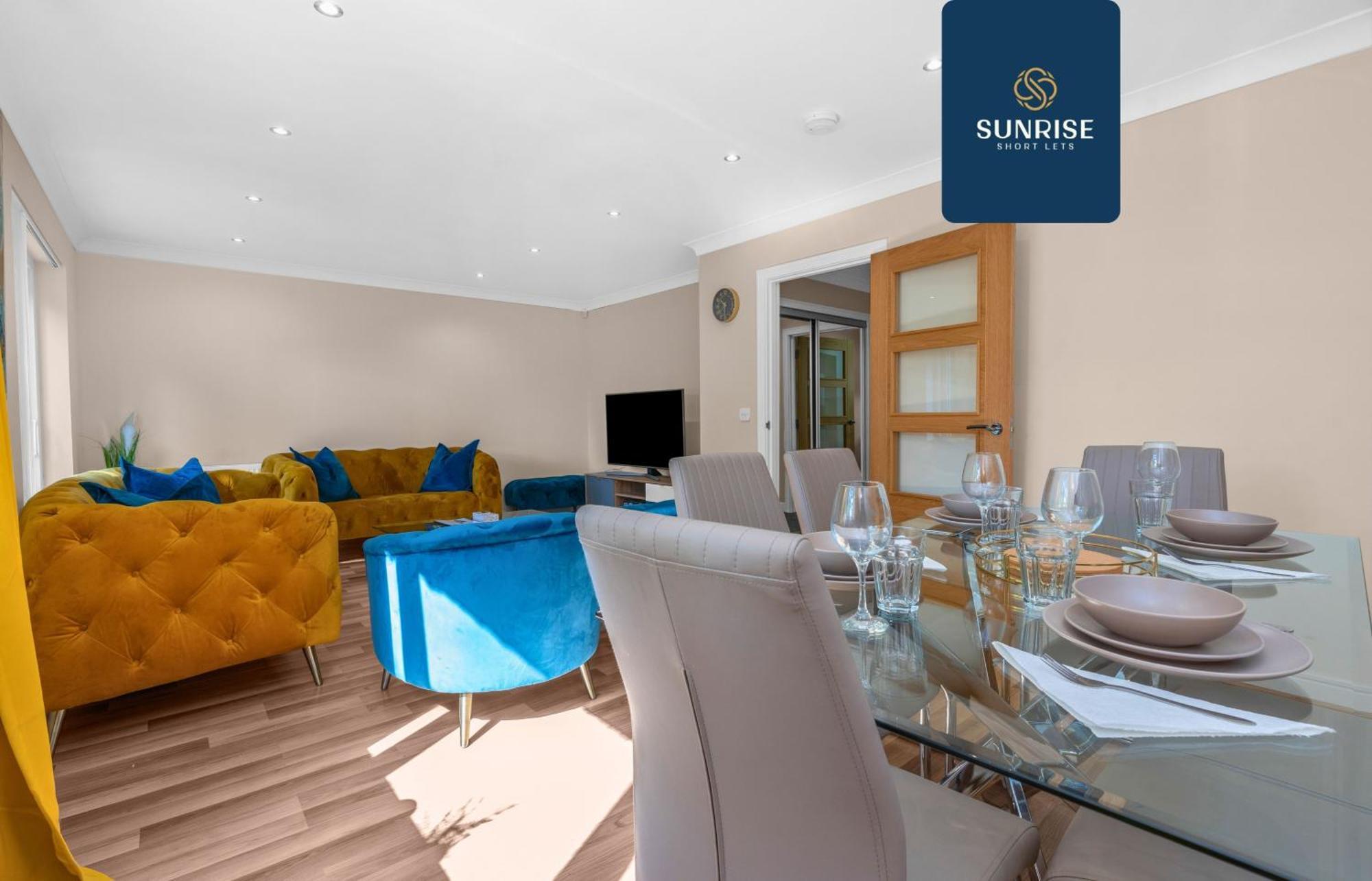 Muirton House, 4 Bed House, 4 Car Driveway, 2 Bathrooms, Smart Tvs In Every Room, Fully Equipped Kitchen, Large Dining And Living Space, Rear Garden, Free Wifi, Mid To Long Stay Rates Available And Price Match Gaurantee By Sunrise Short Lets Holiday home
