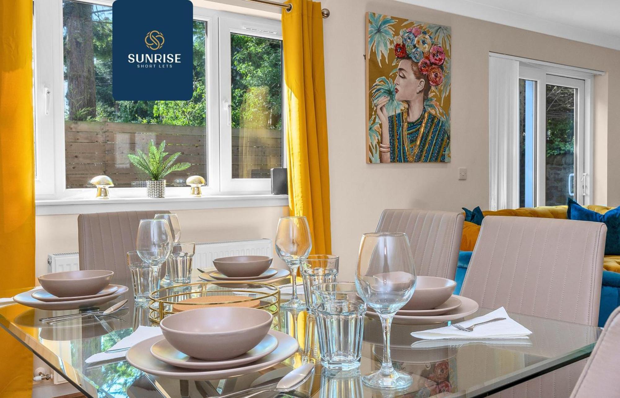 Muirton House, 4 Bed House, 4 Car Driveway, 2 Bathrooms, Smart Tvs In Every Room, Fully Equipped Kitchen, Large Dining And Living Space, Rear Garden, Free Wifi, Mid To Long Stay Rates Available And Price Match Gaurantee By Sunrise Short Lets *