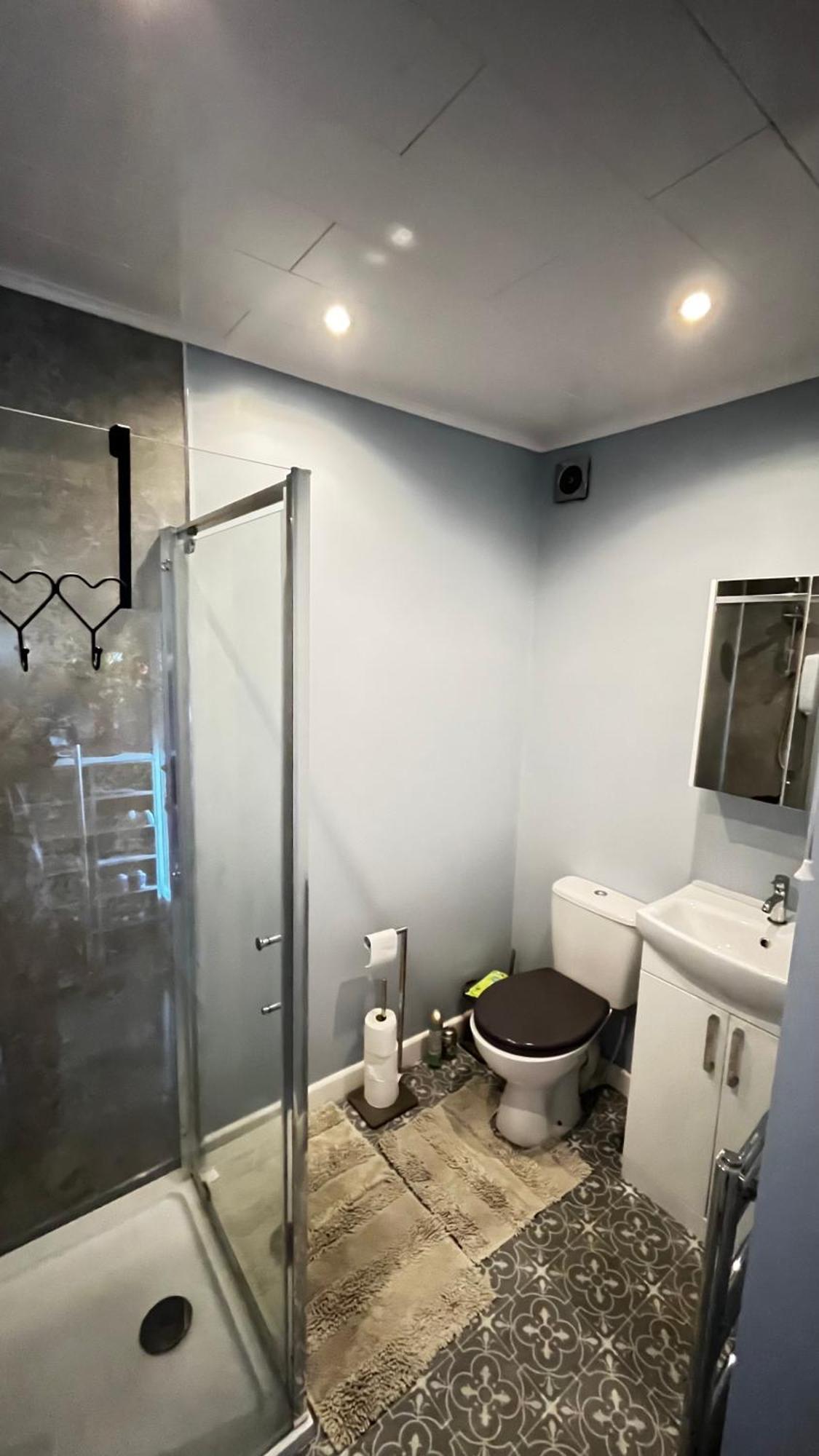 Double Bedroom With Private Bathroom * Dundee