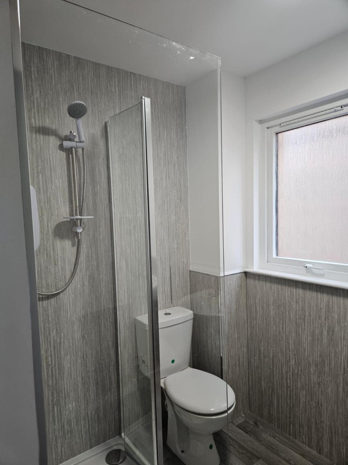 Langley House, 5 Bed, Doubles With Smart Tv, 3 Bath, 2 Lounges, Fully Equipped Kitchen, Free Parking, Perfect For Business, Trades, Golf And Relocation 5 Min To Eden And Port Projects Wifi, Smart Tv, Garden, Dishwasher Apartamento