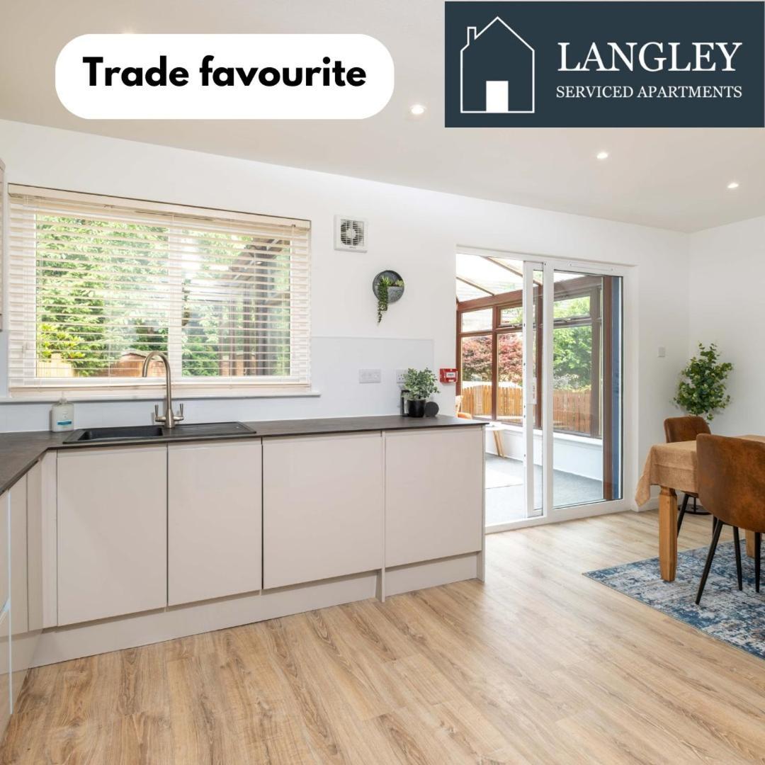 Langley House, 5 Bed, Doubles With Smart Tv, 3 Bath, 2 Lounges, Fully Equipped Kitchen, Free Parking, Perfect For Business, Trades, Golf And Relocation 5 Min To Eden And Port Projects Wifi, Smart Tv, Garden, Dishwasher Dundee