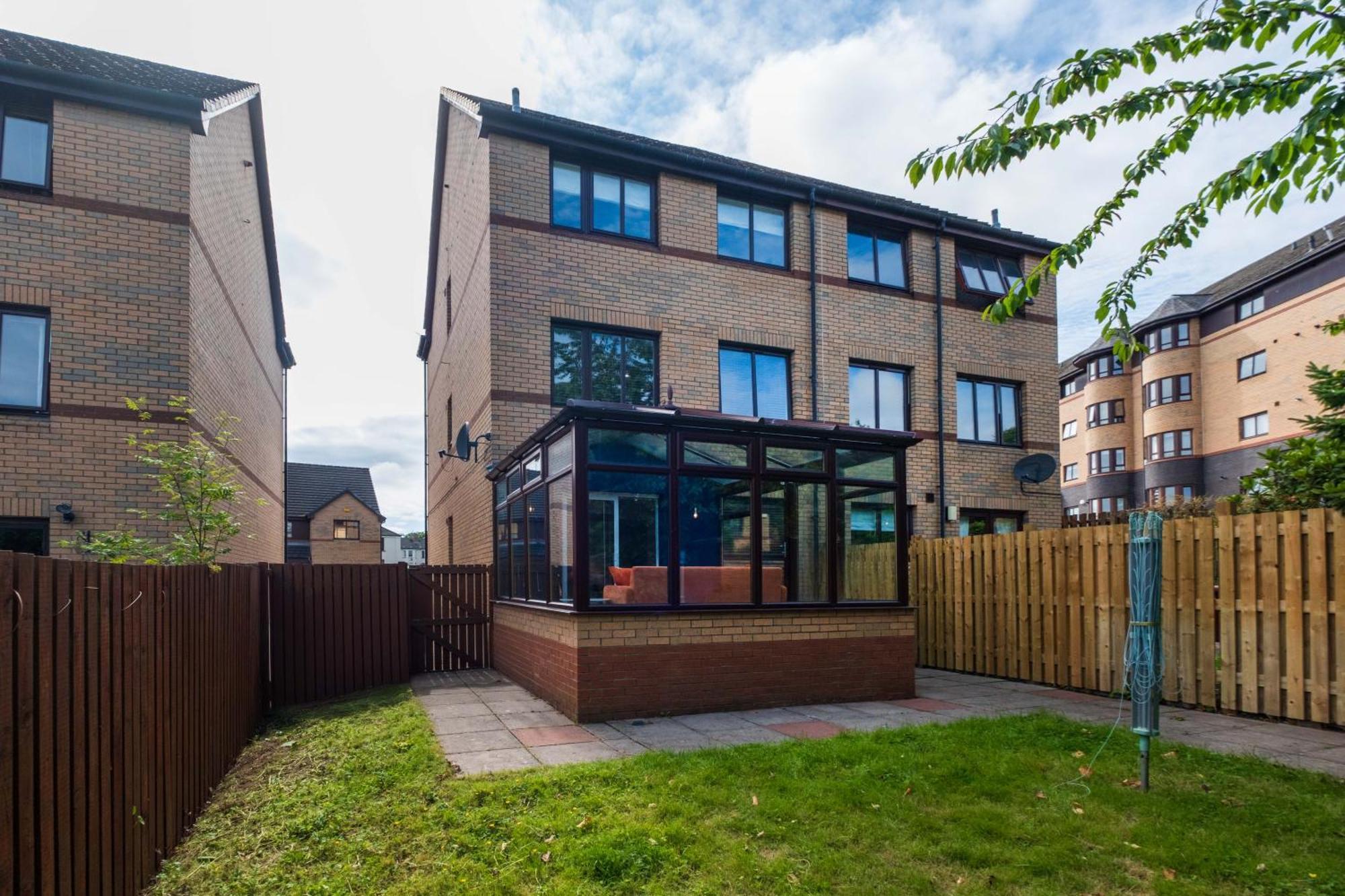 Langley House, 5 Bed, Doubles With Smart Tv, 3 Bath, 2 Lounges, Fully Equipped Kitchen, Free Parking, Perfect For Business, Trades, Golf And Relocation 5 Min To Eden And Port Projects Wifi, Smart Tv, Garden, Dishwasher * Dundee