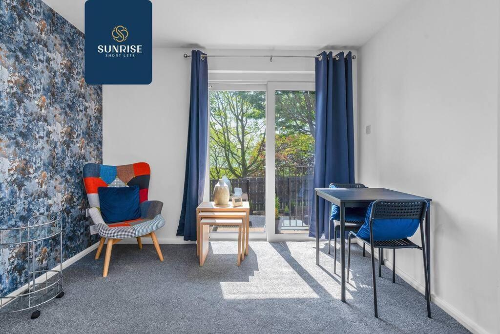 Holiday home Springhill Townhouse, 3 Bedrooms, 2 Kings, 1 Single, Great Views, Newly Refurbished, Free Parking, Free Wifi, River View, Dock, Eden Views, Price Match Gaurantee By Sunrise Short Lets Dundee Dundee
