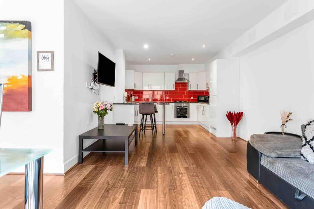 Seagate Heights Large, Stylish, Centre Flat *