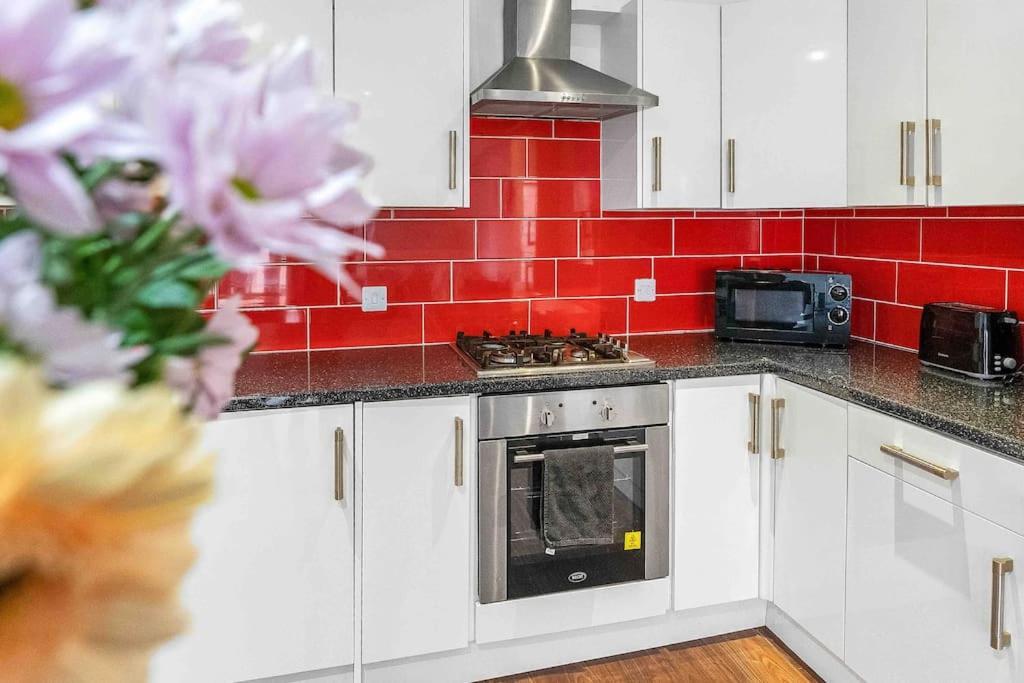 Seagate Heights Large, Stylish, Centre Flat