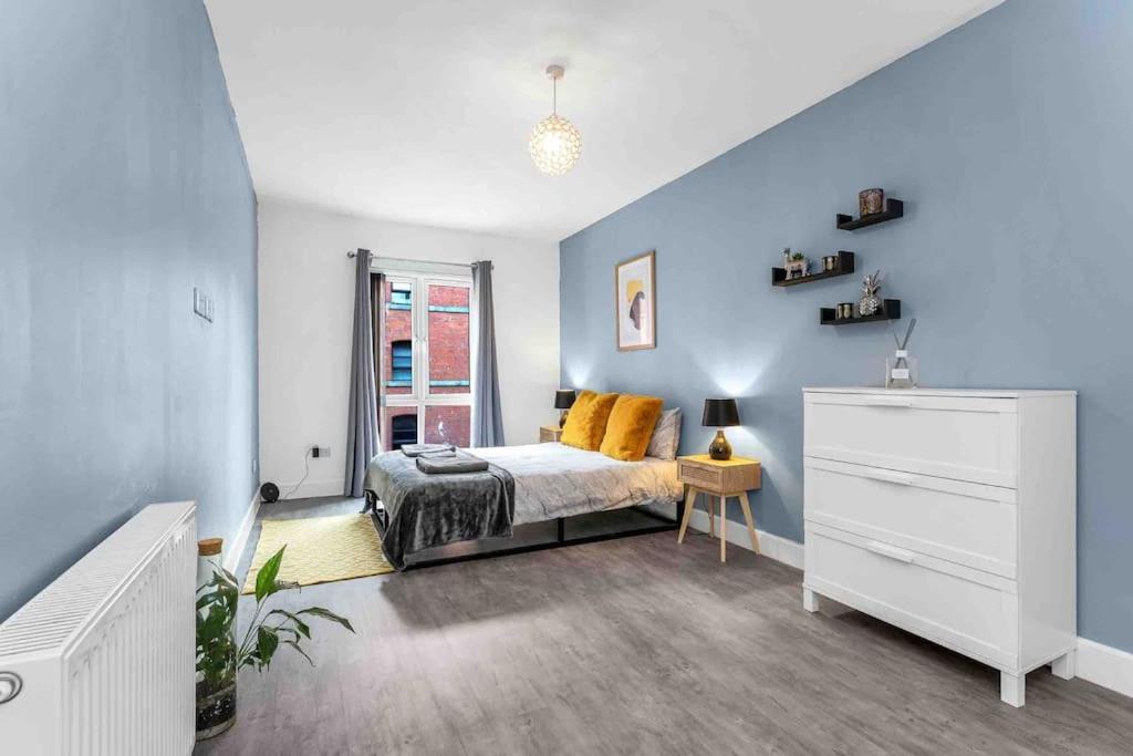 Seagate Heights Large, Stylish, Centre Flat