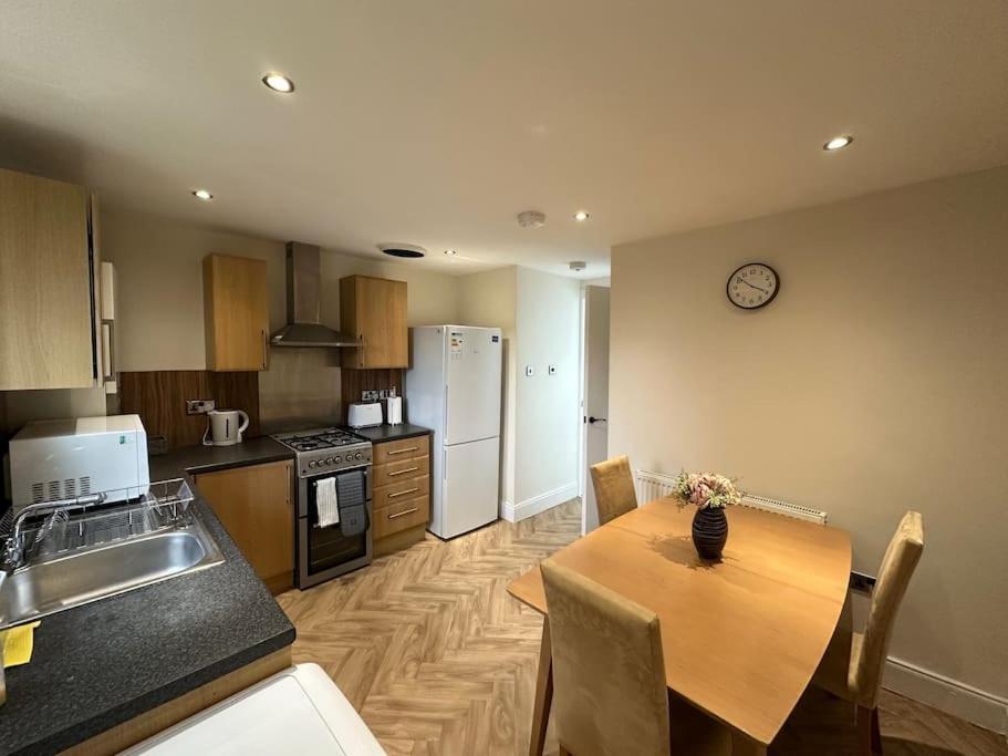 Modern And Stylish 1-bed In Centre - Perfect For Short Or Long & Contractors * Dundee