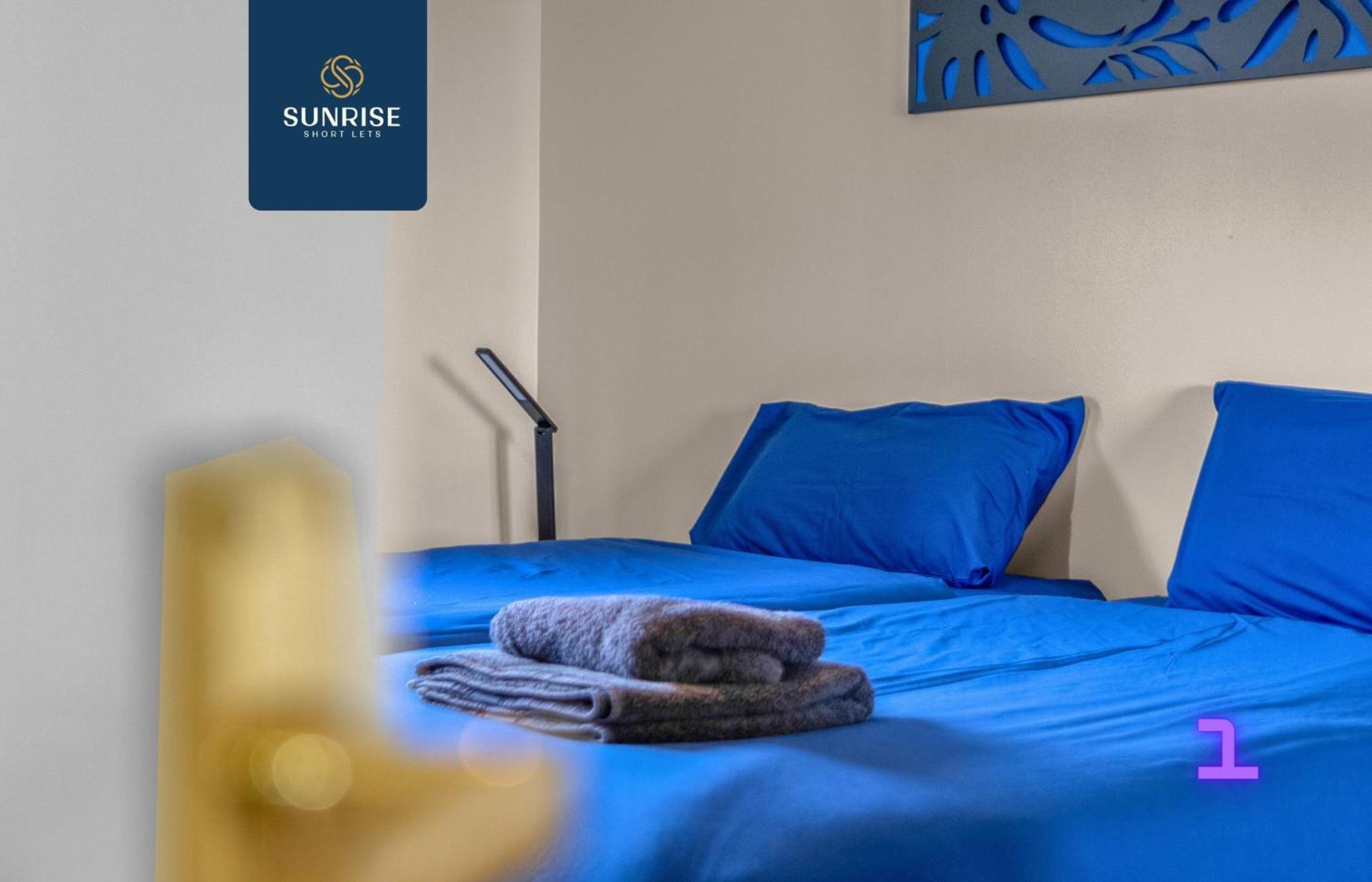 Muirton House 2 - Sleeps 8 Has 4 Twin Bedrooms With 4 Car Driveway, 2 Bathrooms, Smart Tv, Fully Equipped Kitchen, Large Dining And Living Space, Rear Garden, Free Wifi, Long Stays Welcome, Price Match Gaurantee By Sunrise Short Lets Holiday home Dundee