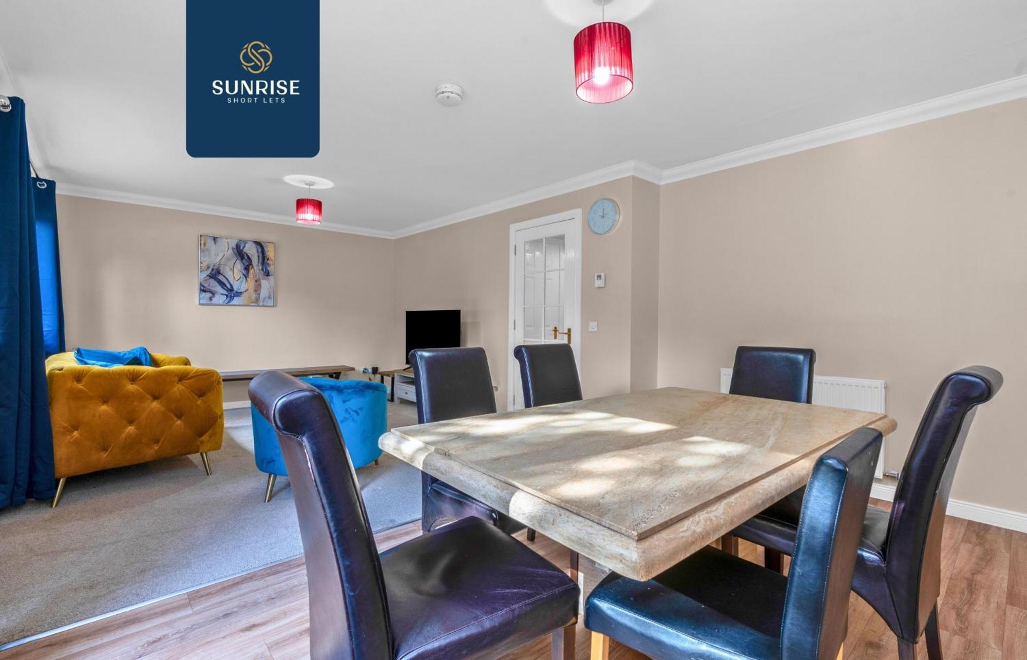 Muirton House 2 - Sleeps 8 Has 4 Twin Bedrooms With 4 Car Driveway, 2 Bathrooms, Smart Tv, Fully Equipped Kitchen, Large Dining And Living Space, Rear Garden, Free Wifi, Long Stays Welcome, Price Match Gaurantee By Sunrise Short Lets Holiday home