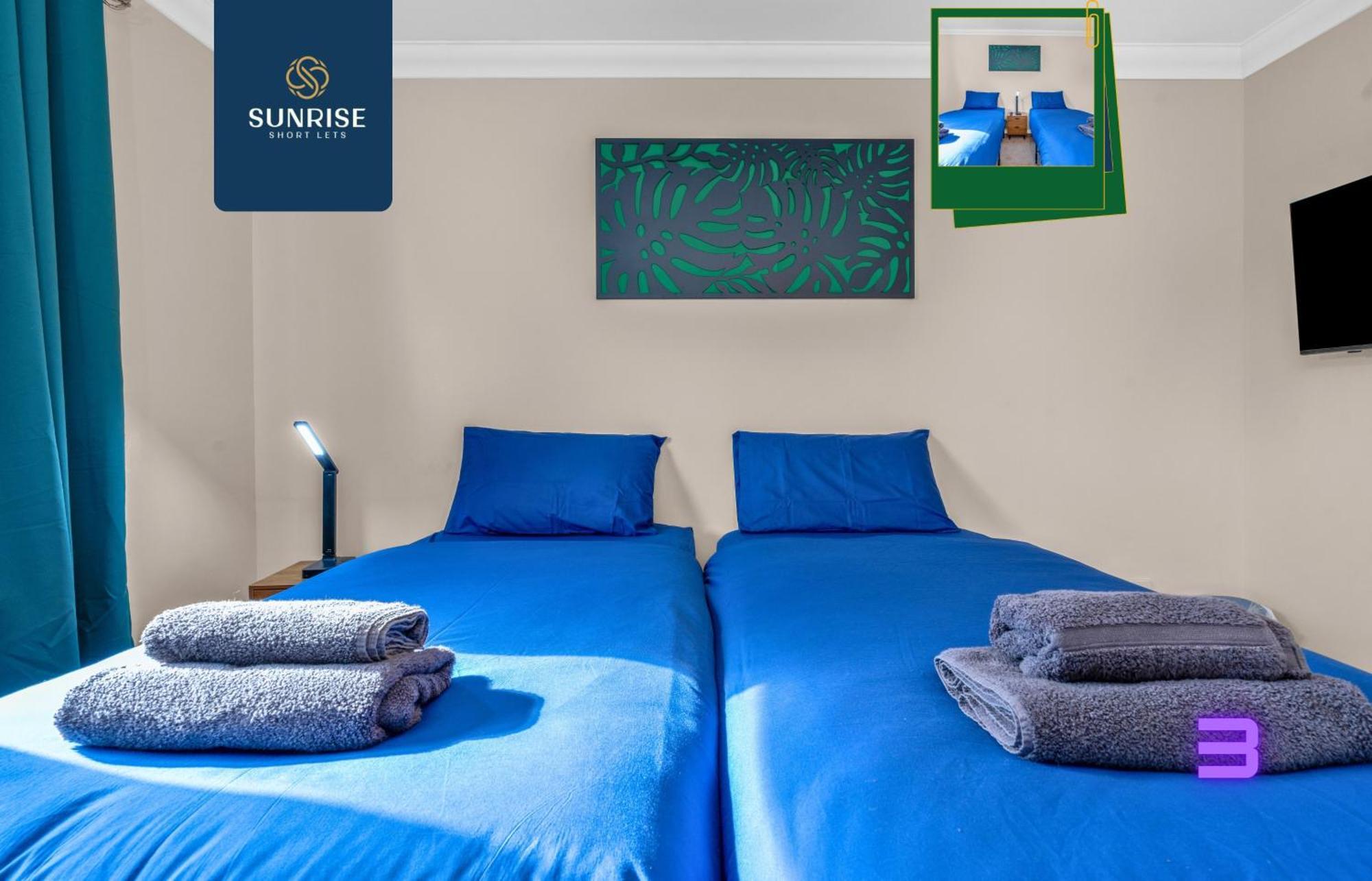 Holiday home Muirton House 2 - Sleeps 8 Has 4 Twin Bedrooms With 4 Car Driveway, 2 Bathrooms, Smart Tv, Fully Equipped Kitchen, Large Dining And Living Space, Rear Garden, Free Wifi, Long Stays Welcome, Price Match Gaurantee By Sunrise Short Lets