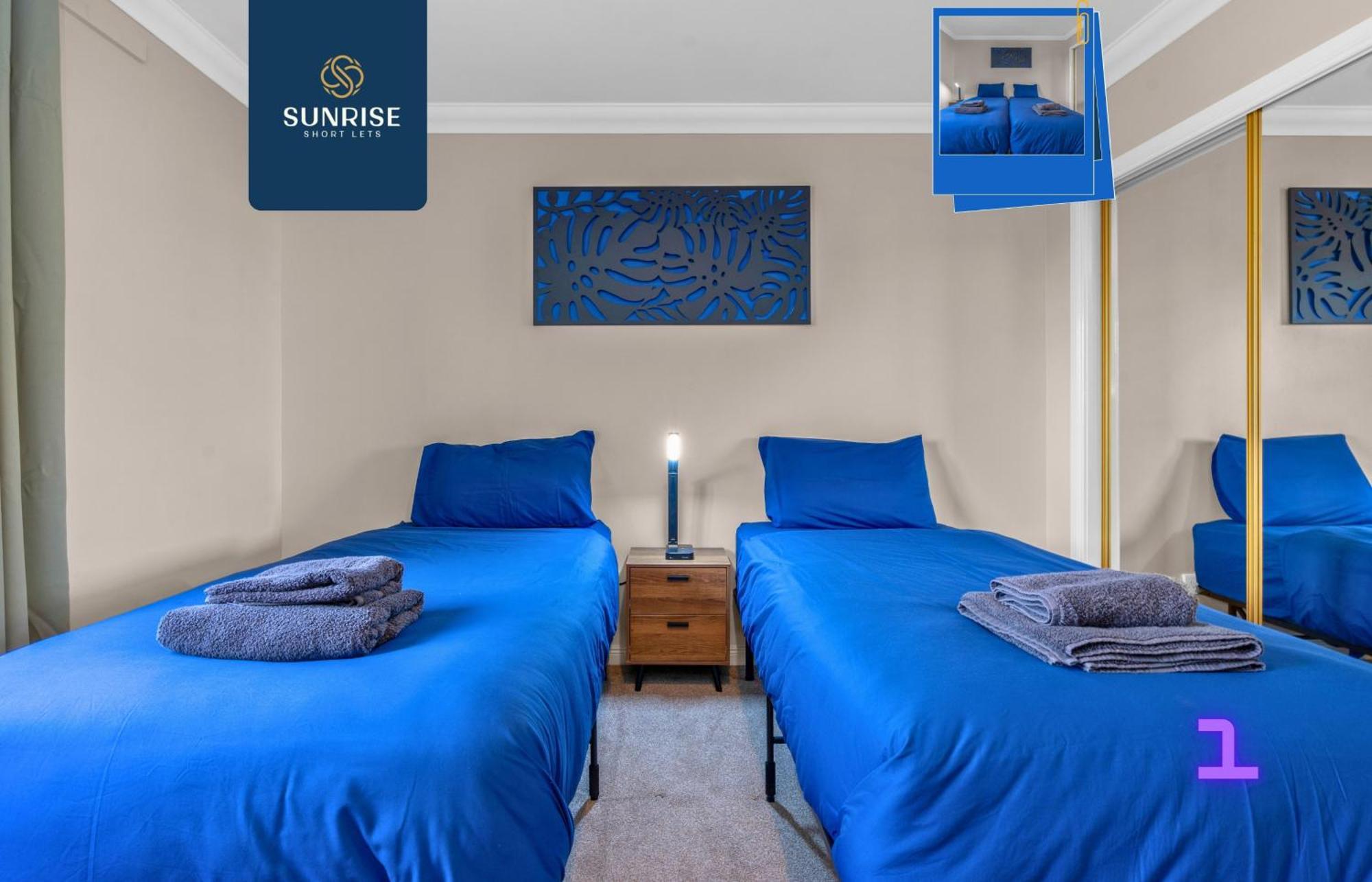 Holiday home Muirton House 2 - Sleeps 8 Has 4 Twin Bedrooms With 4 Car Driveway, 2 Bathrooms, Smart Tv, Fully Equipped Kitchen, Large Dining And Living Space, Rear Garden, Free Wifi, Long Stays Welcome, Price Match Gaurantee By Sunrise Short Lets Dundee
