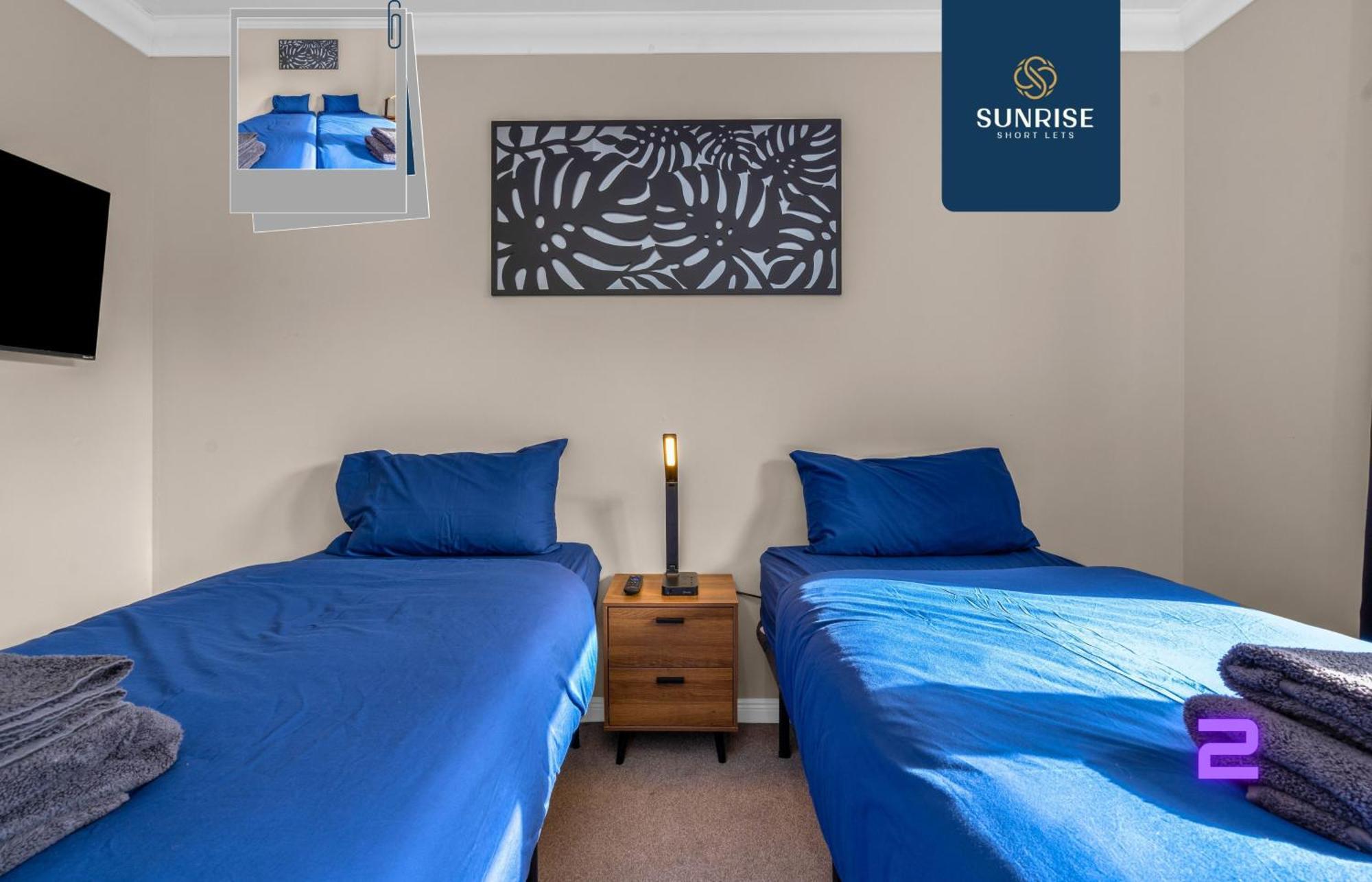Muirton House 2 - Sleeps 8 Has 4 Twin Bedrooms With 4 Car Driveway, 2 Bathrooms, Smart Tv, Fully Equipped Kitchen, Large Dining And Living Space, Rear Garden, Free Wifi, Long Stays Welcome, Price Match Gaurantee By Sunrise Short Lets