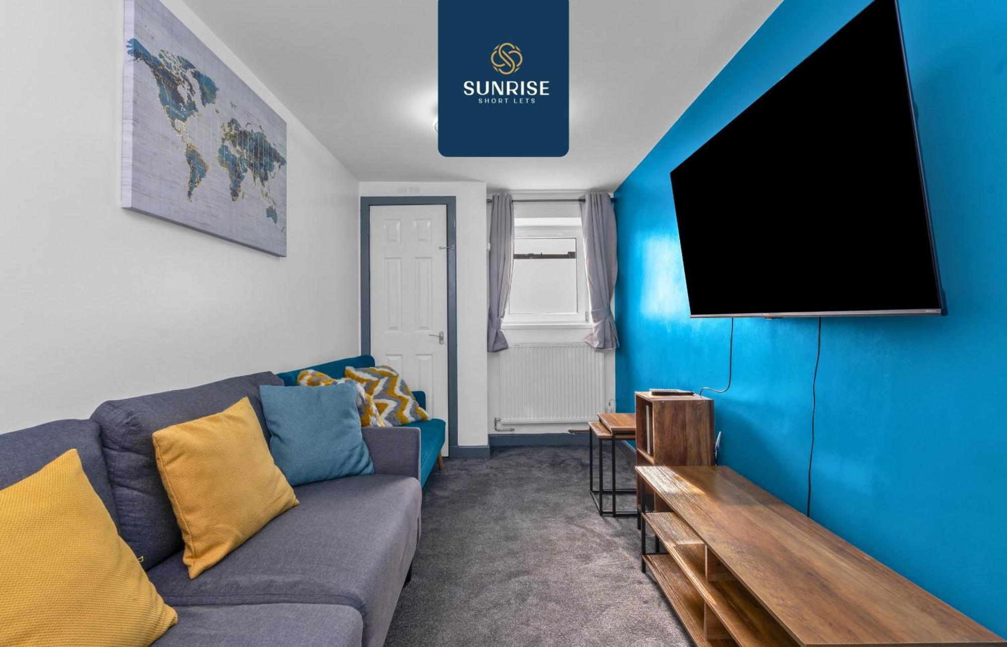 Law 4, Private Parking Lot, Free Wifi, Fully Equipped, 2 Bathrooms, 3 Bedrooms, 6 Beds, Newly Renovated, Mid And Long Term Stays Only And Price Match Gaurantee By Sunrise Short Lets Dundee