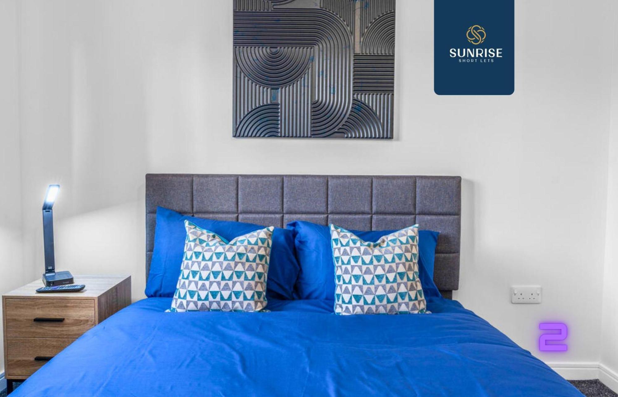L1 - Large 4 Bedroom House With 6 Beds And 3 Bathrooms, Tvs In Each Room, Free Parking, Fully Equipped, Local Amenities, Easy Ring Road Access, Special Rates, Invoice And Reduced Price Only Via Sunrise Short Lets Villa Dundee