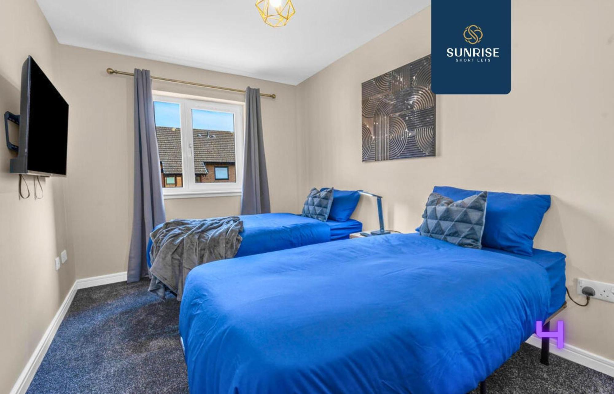 Villa L1 - Large 4 Bedroom House With 6 Beds And 3 Bathrooms, Tvs In Each Room, Free Parking, Fully Equipped, Local Amenities, Easy Ring Road Access, Special Rates, Invoice And Reduced Price Only Via Sunrise Short Lets