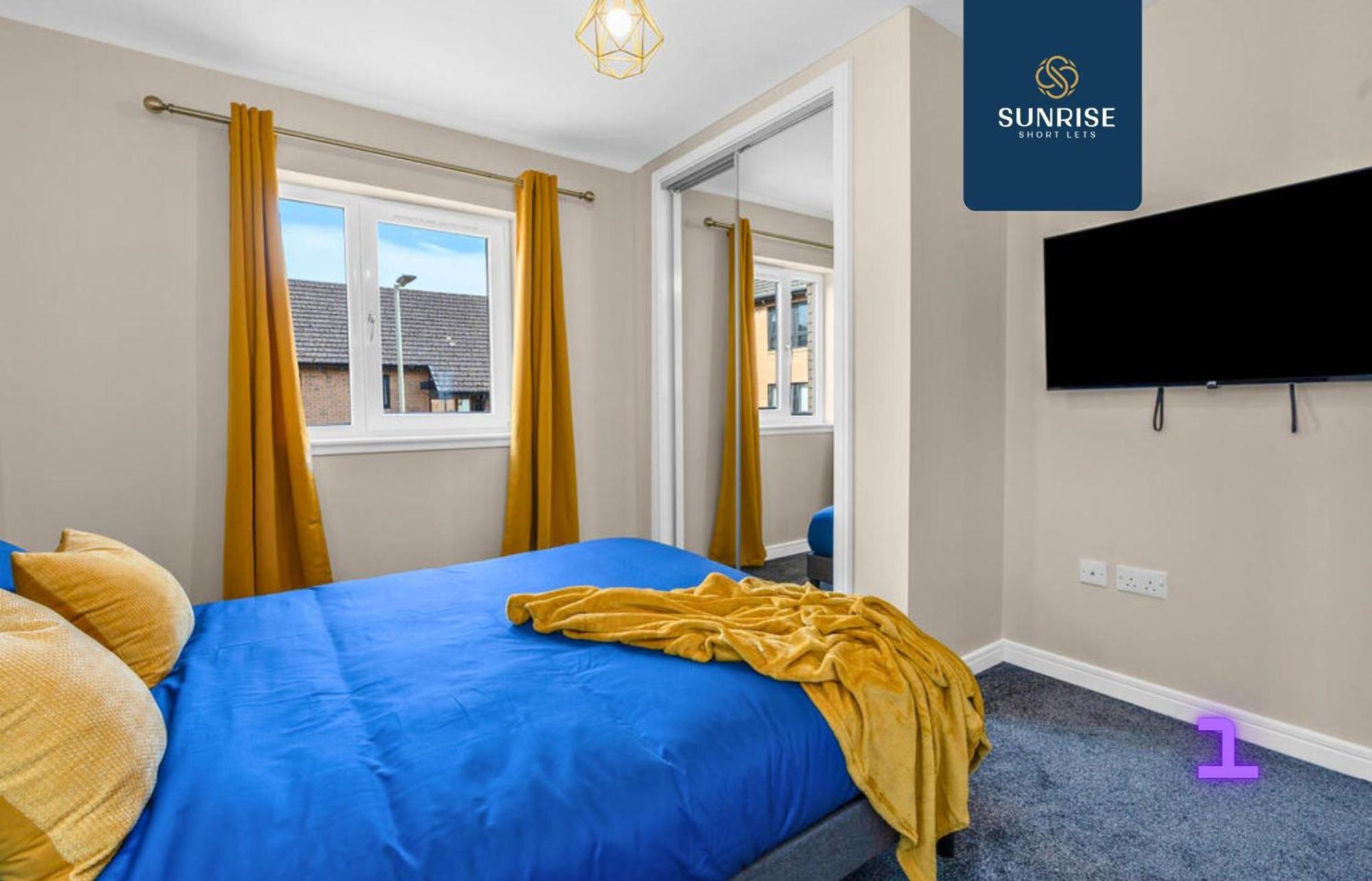 Villa L1 - Large 4 Bedroom House With 6 Beds And 3 Bathrooms, Tvs In Each Room, Free Parking, Fully Equipped, Local Amenities, Easy Ring Road Access, Special Rates, Invoice And Reduced Price Only Via Sunrise Short Lets *