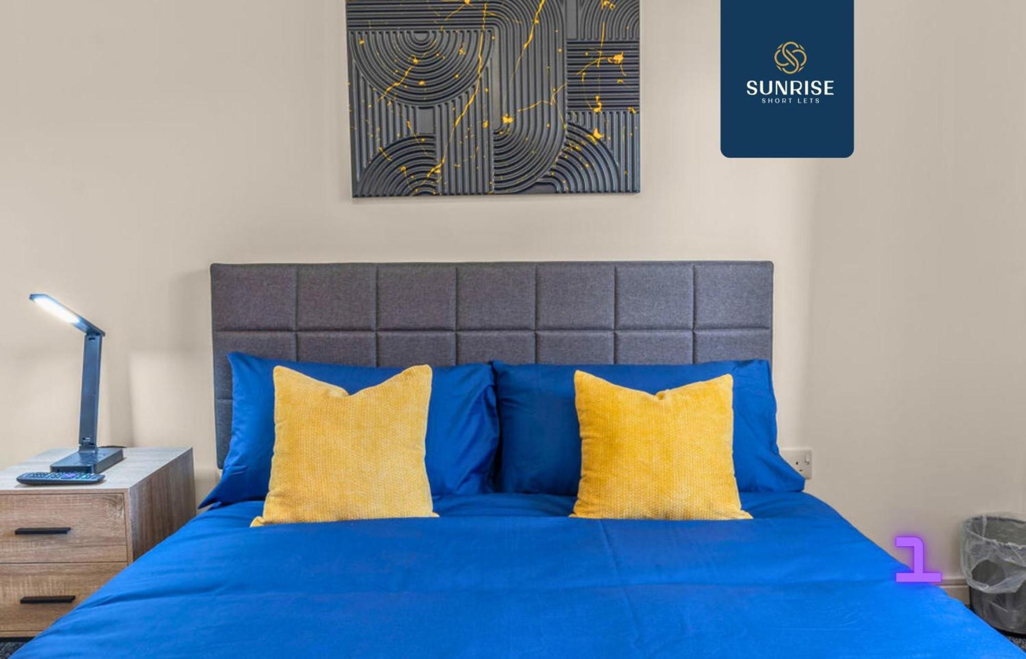 L1 - Large 4 Bedroom House With 6 Beds And 3 Bathrooms, Tvs In Each Room, Free Parking, Fully Equipped, Local Amenities, Easy Ring Road Access, Special Rates, Invoice And Reduced Price Only Via Sunrise Short Lets Villa *